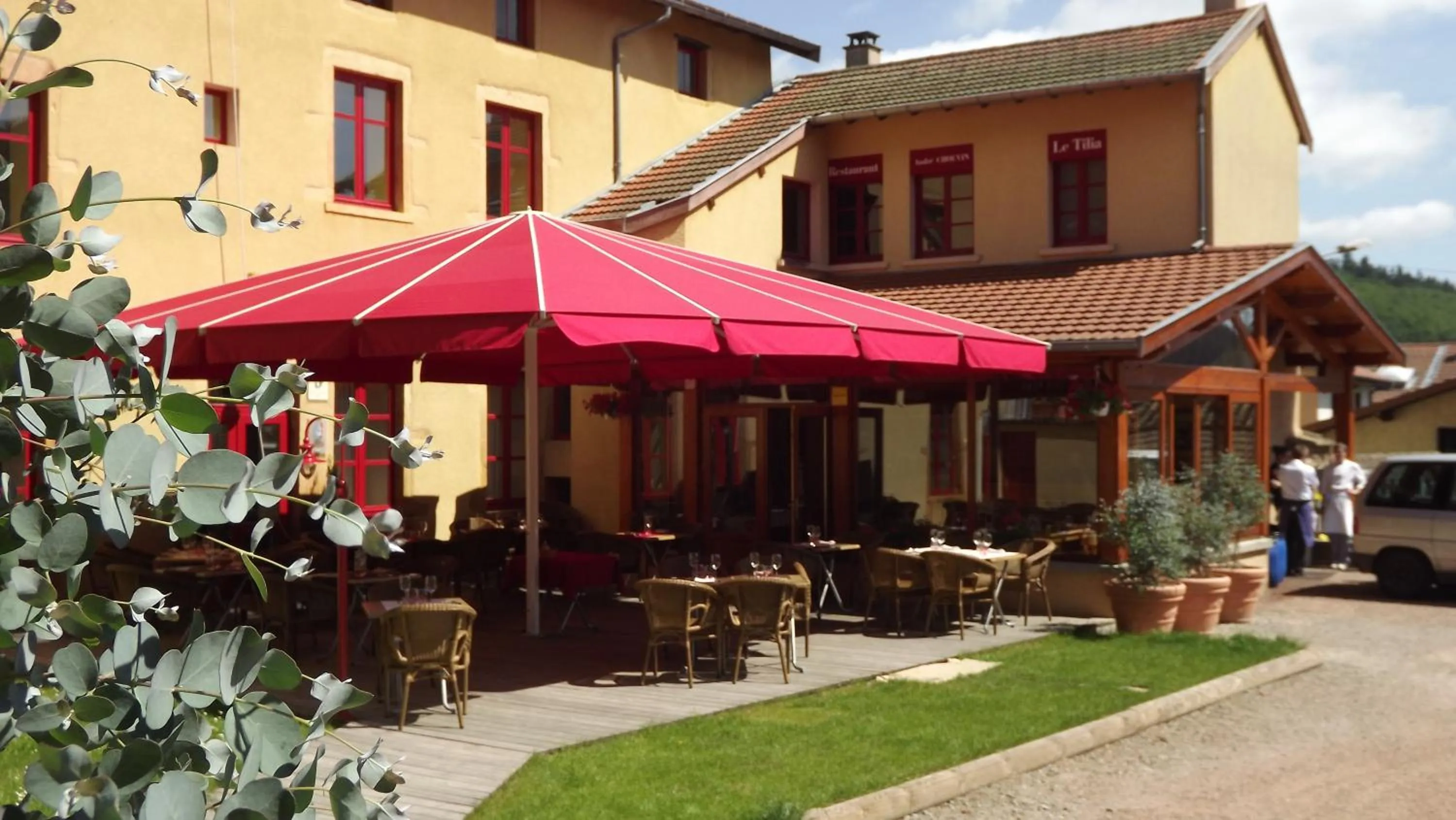 Restaurant/places to eat in Logis Hôtel Le Tilia