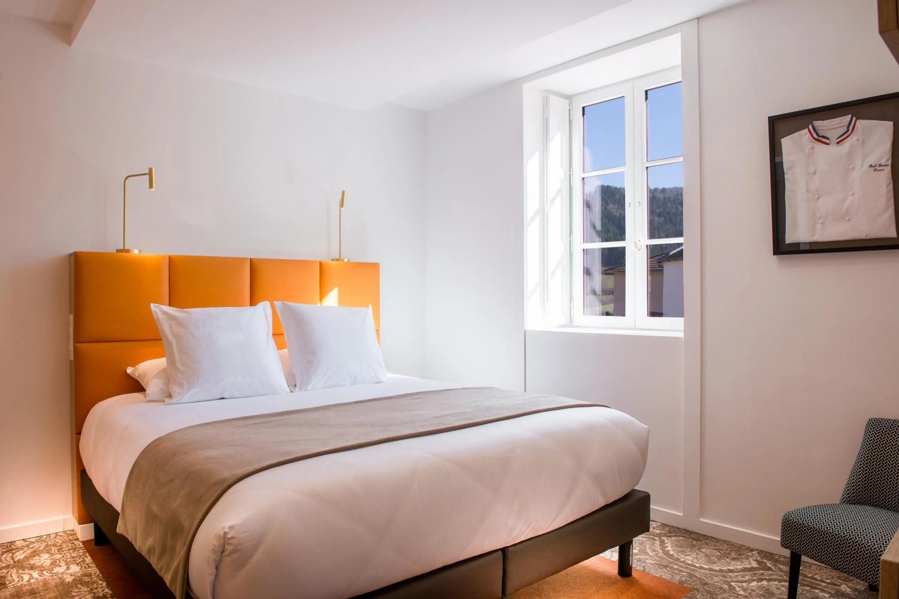 Bed in Logis Hôtel Le Tilia