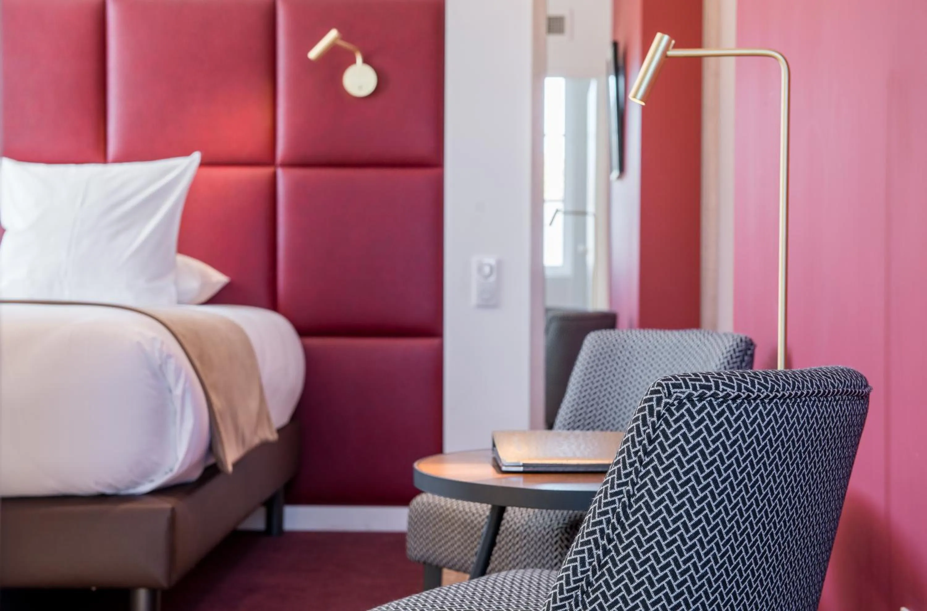 Bed in Logis Hôtel Le Tilia