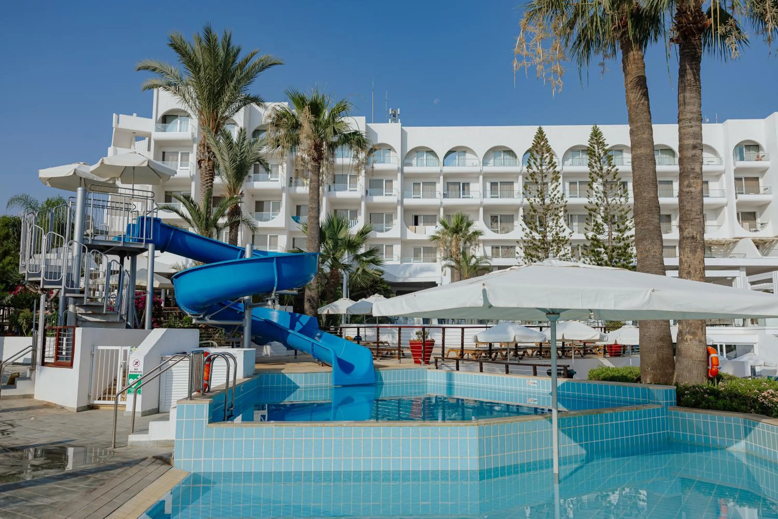Swimming pool in Golden Coast Beach Hotel
