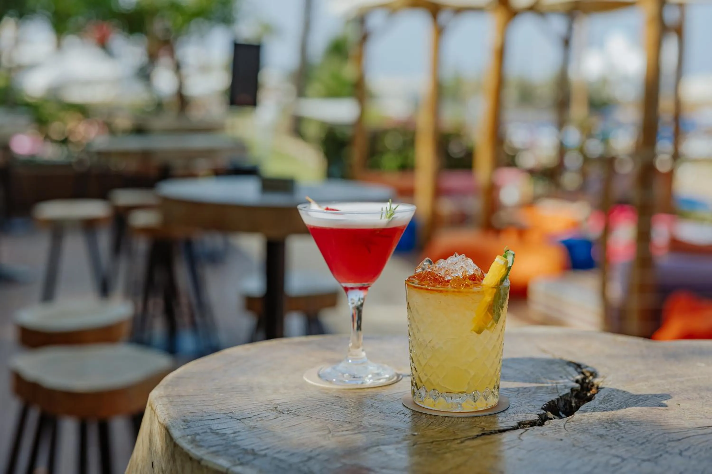 Lounge or bar in Golden Coast Beach Hotel