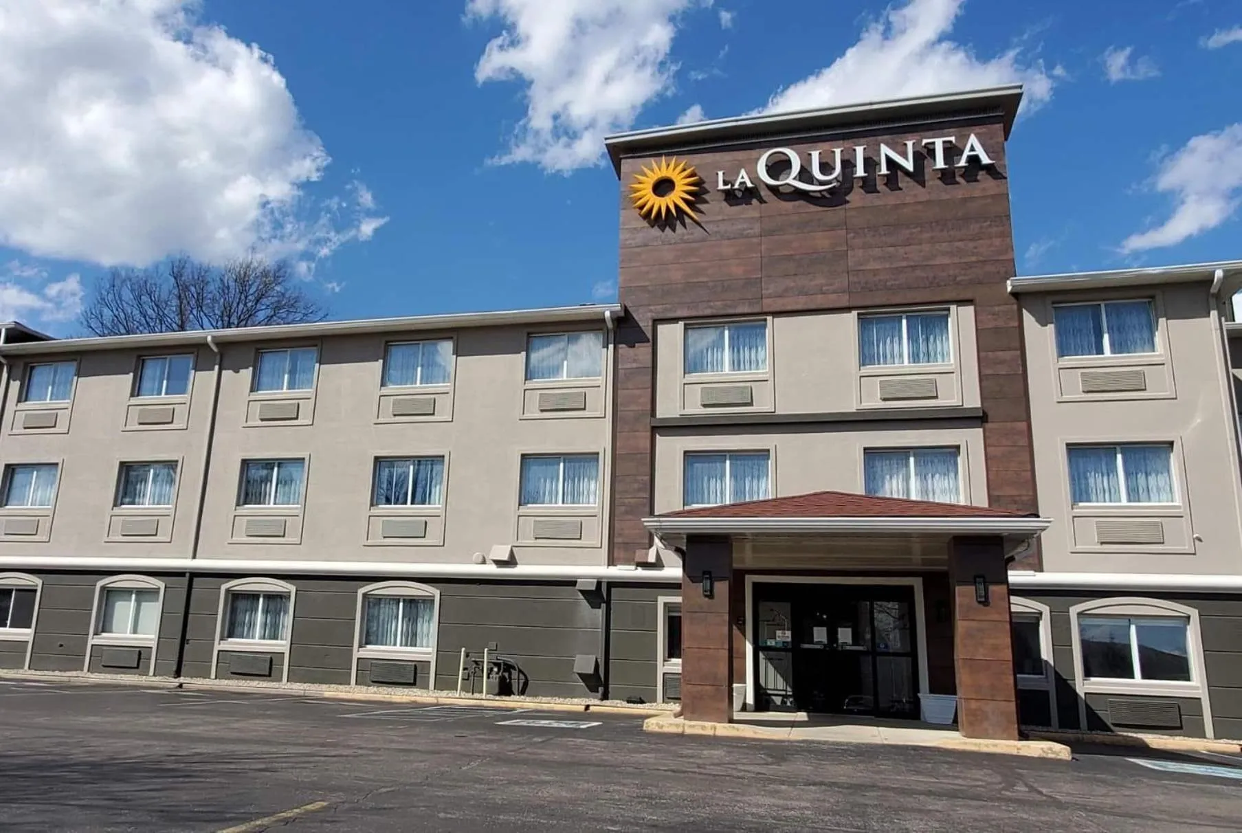 Property building in La Quinta Inn by Wyndham Indianapolis North