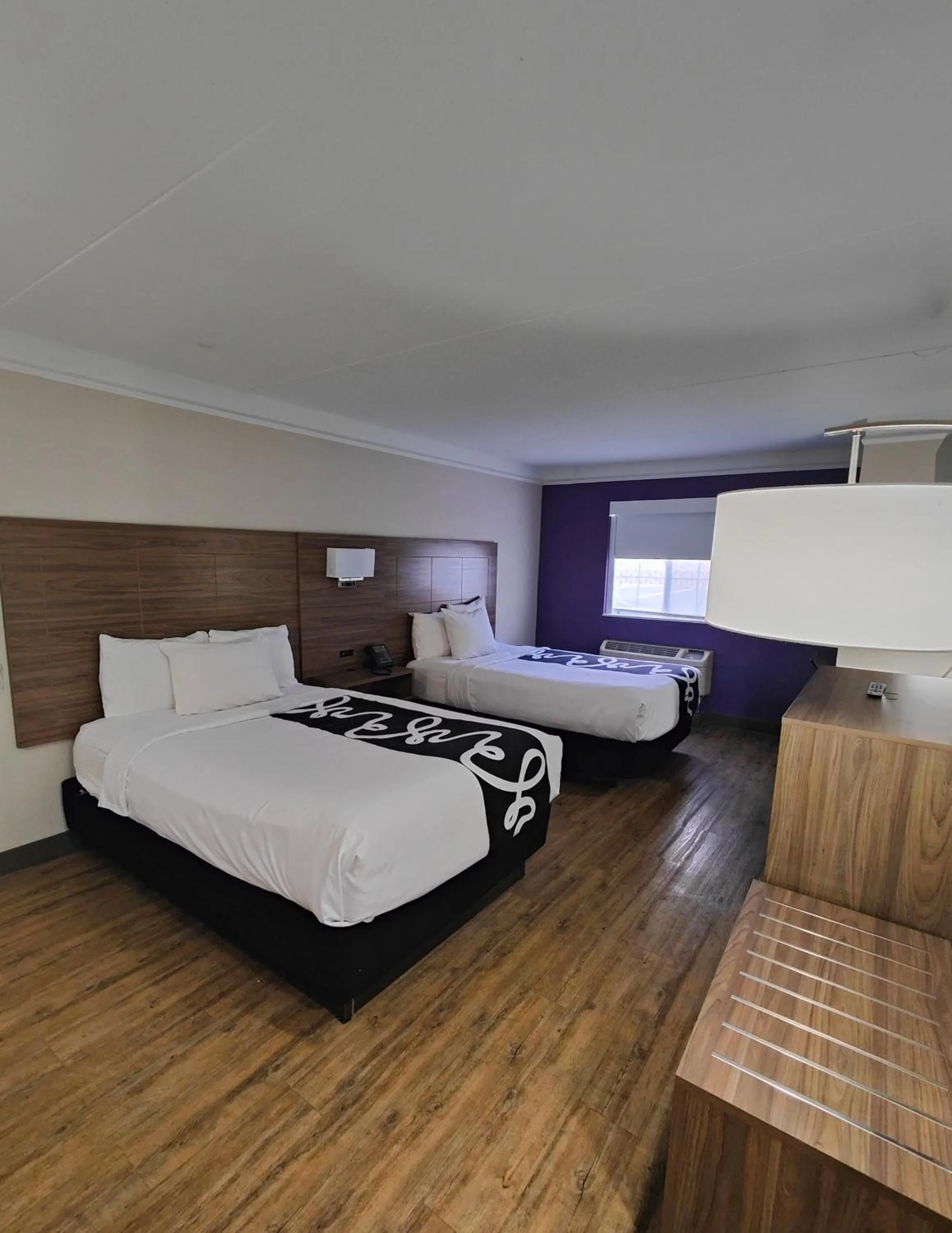 Bedroom, Bed in La Quinta Inn by Wyndham Kansas City Lenexa