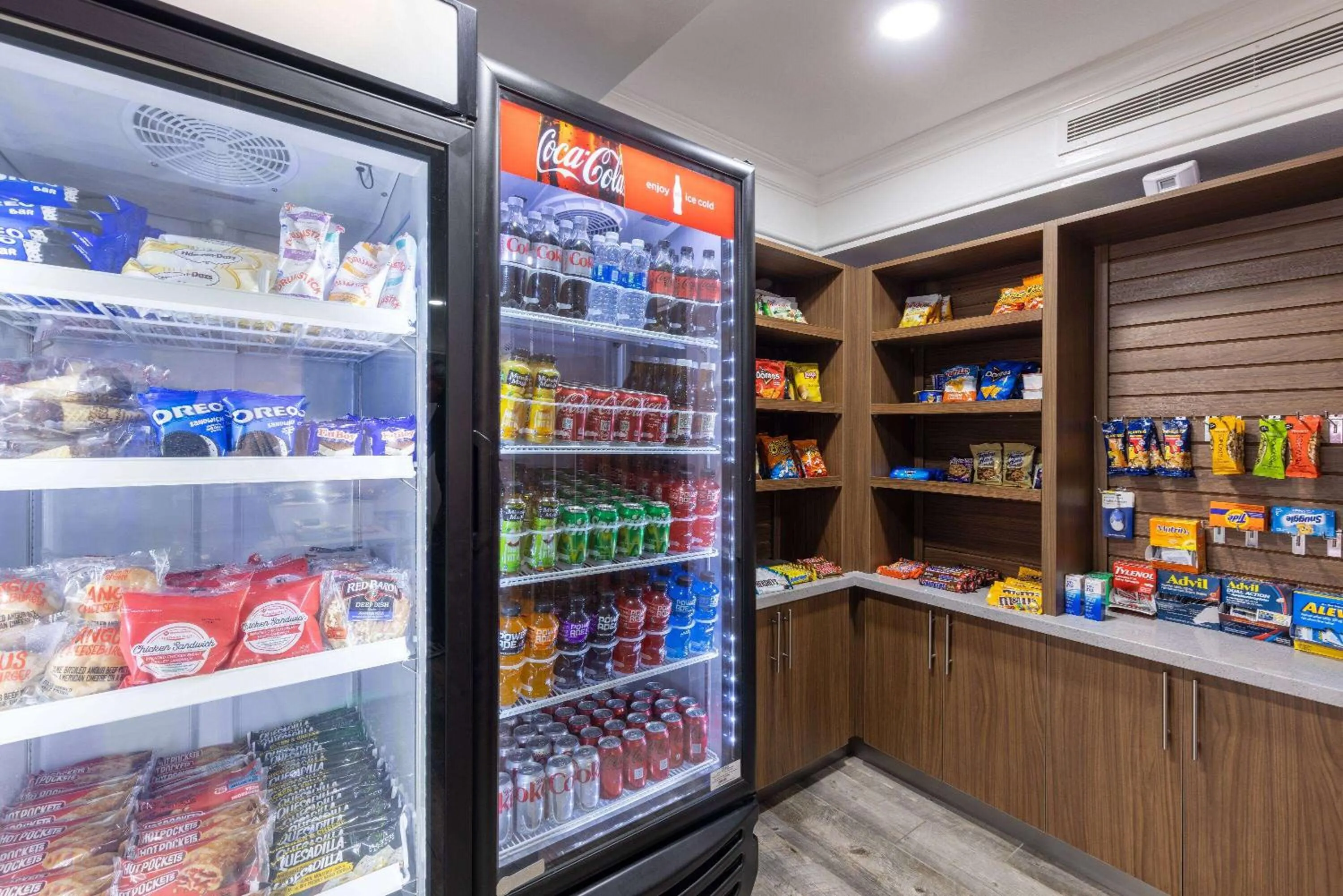 Food and drinks in La Quinta Inn by Wyndham Kansas City Lenexa