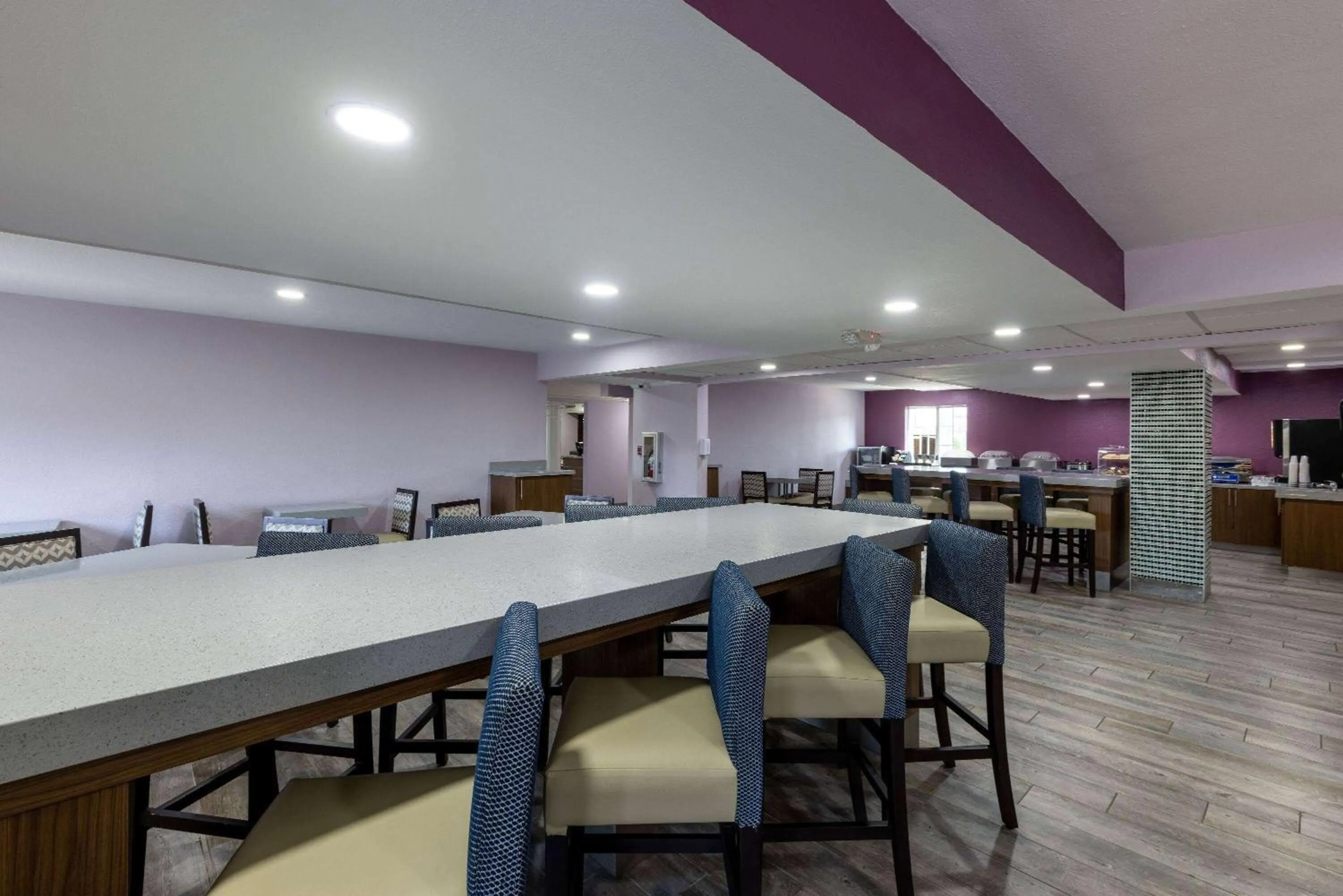 Breakfast in La Quinta Inn by Wyndham Kansas City Lenexa