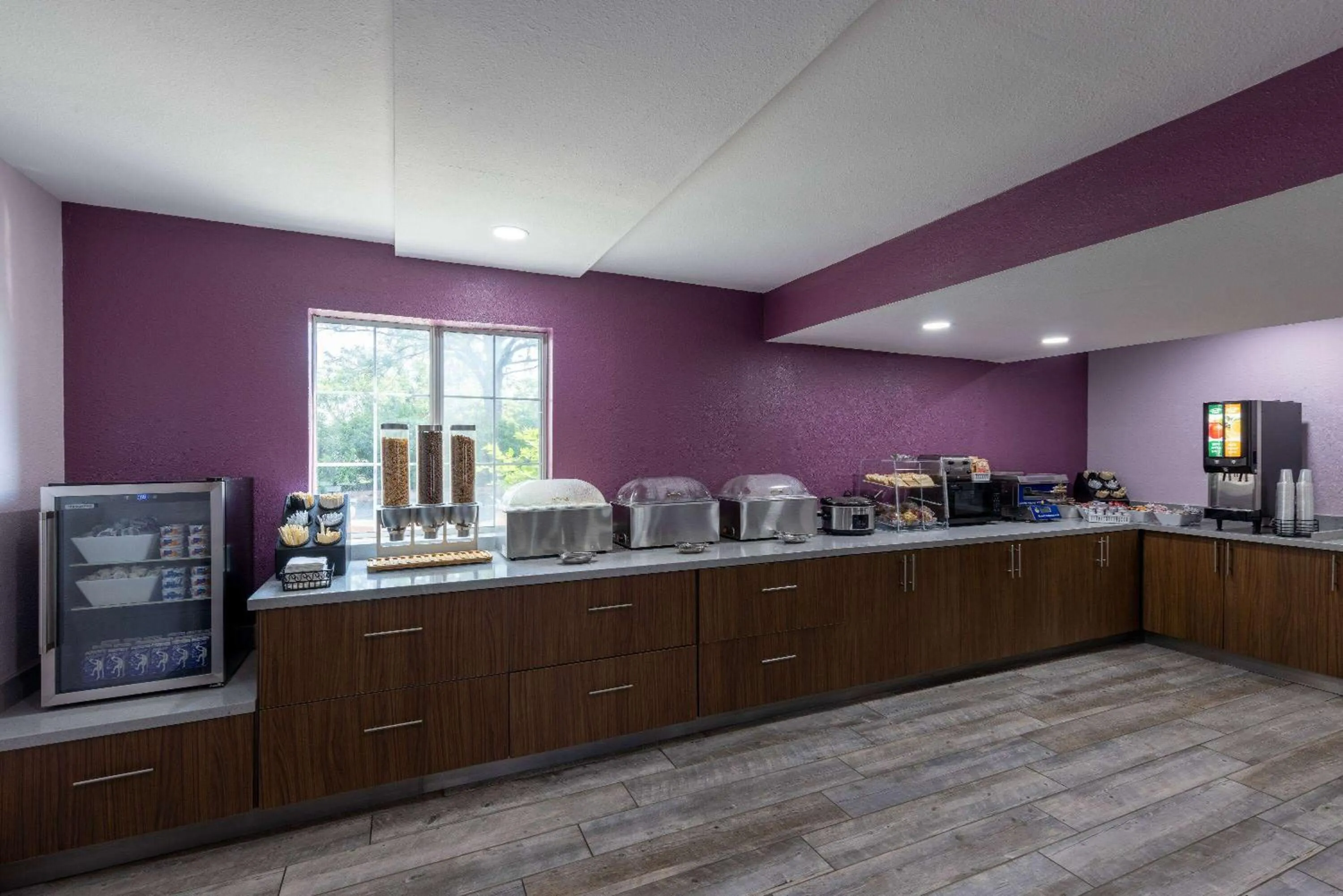 Breakfast in La Quinta Inn by Wyndham Kansas City Lenexa