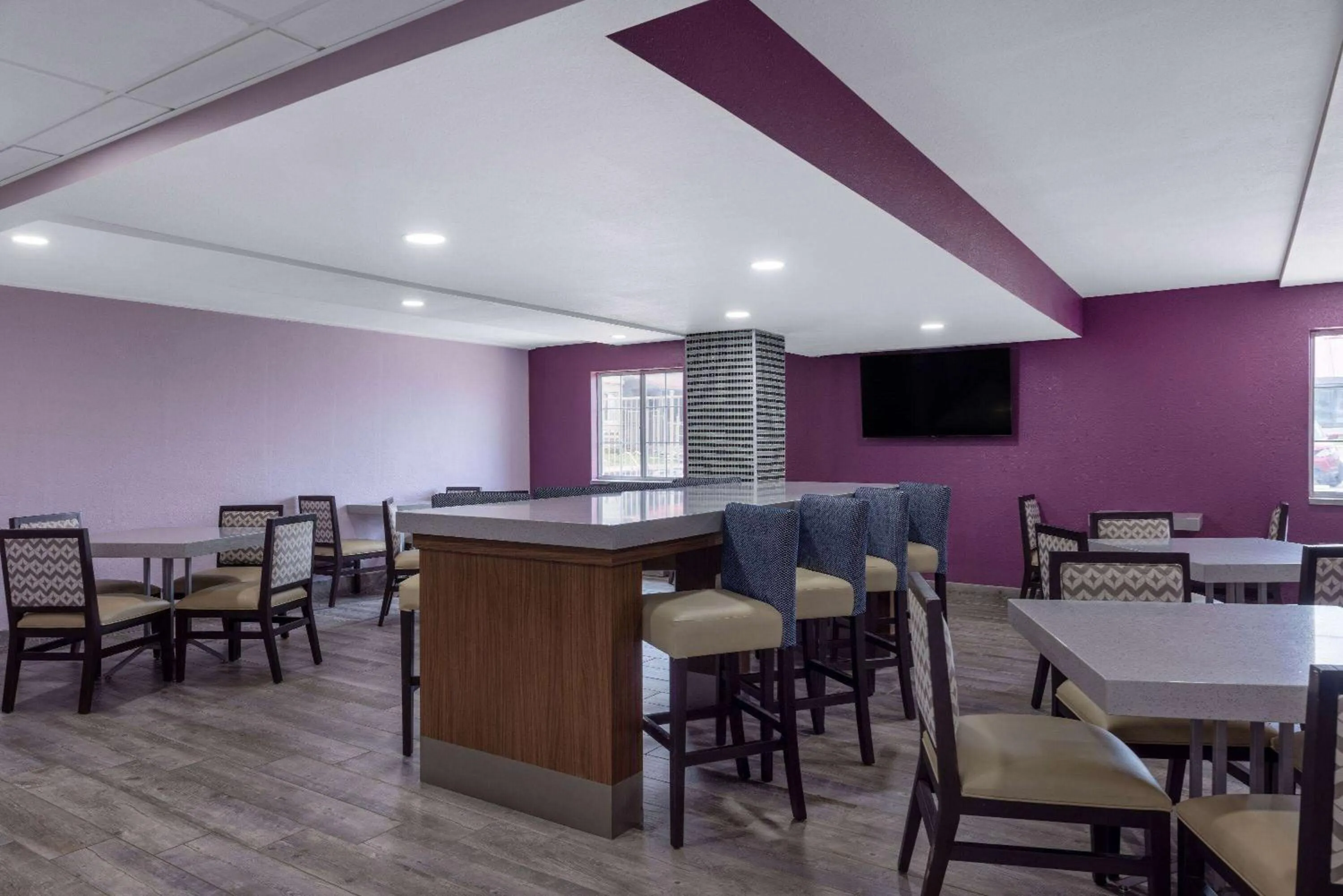 Breakfast in La Quinta Inn by Wyndham Kansas City Lenexa