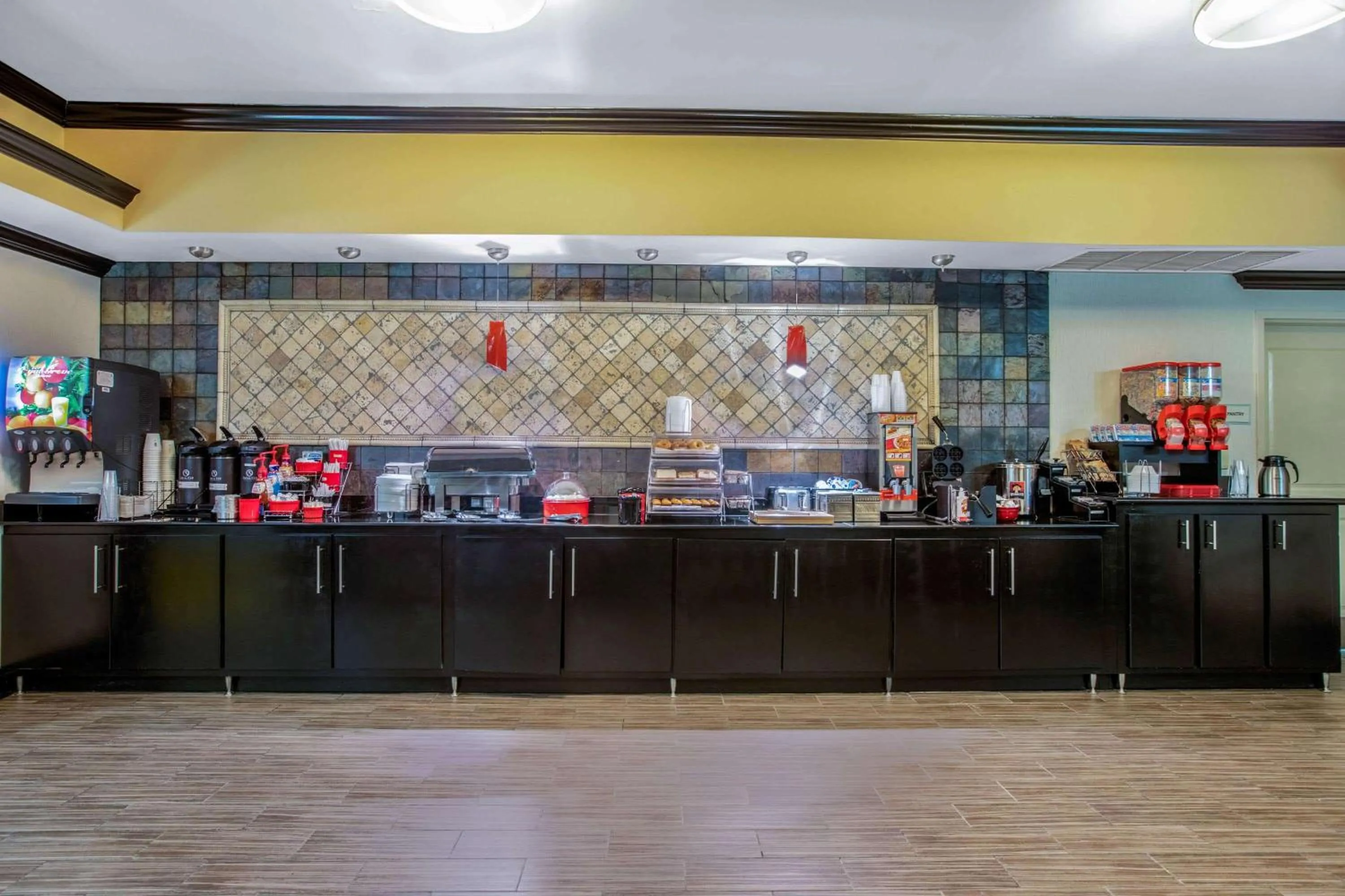 Restaurant/places to eat in La Quinta by Wyndham Conway