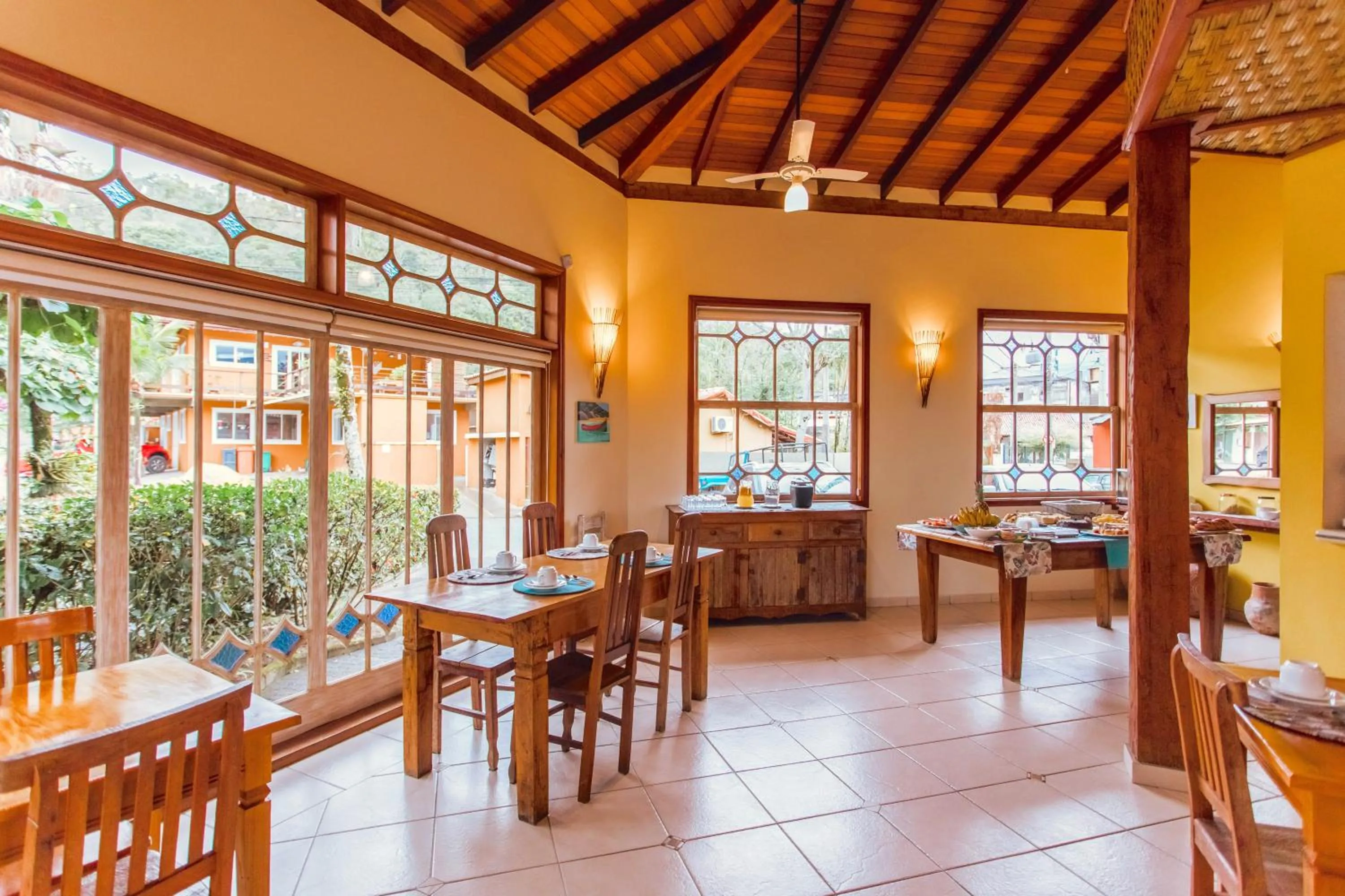 Dining area in VELINN Pousada Villa Caiçara