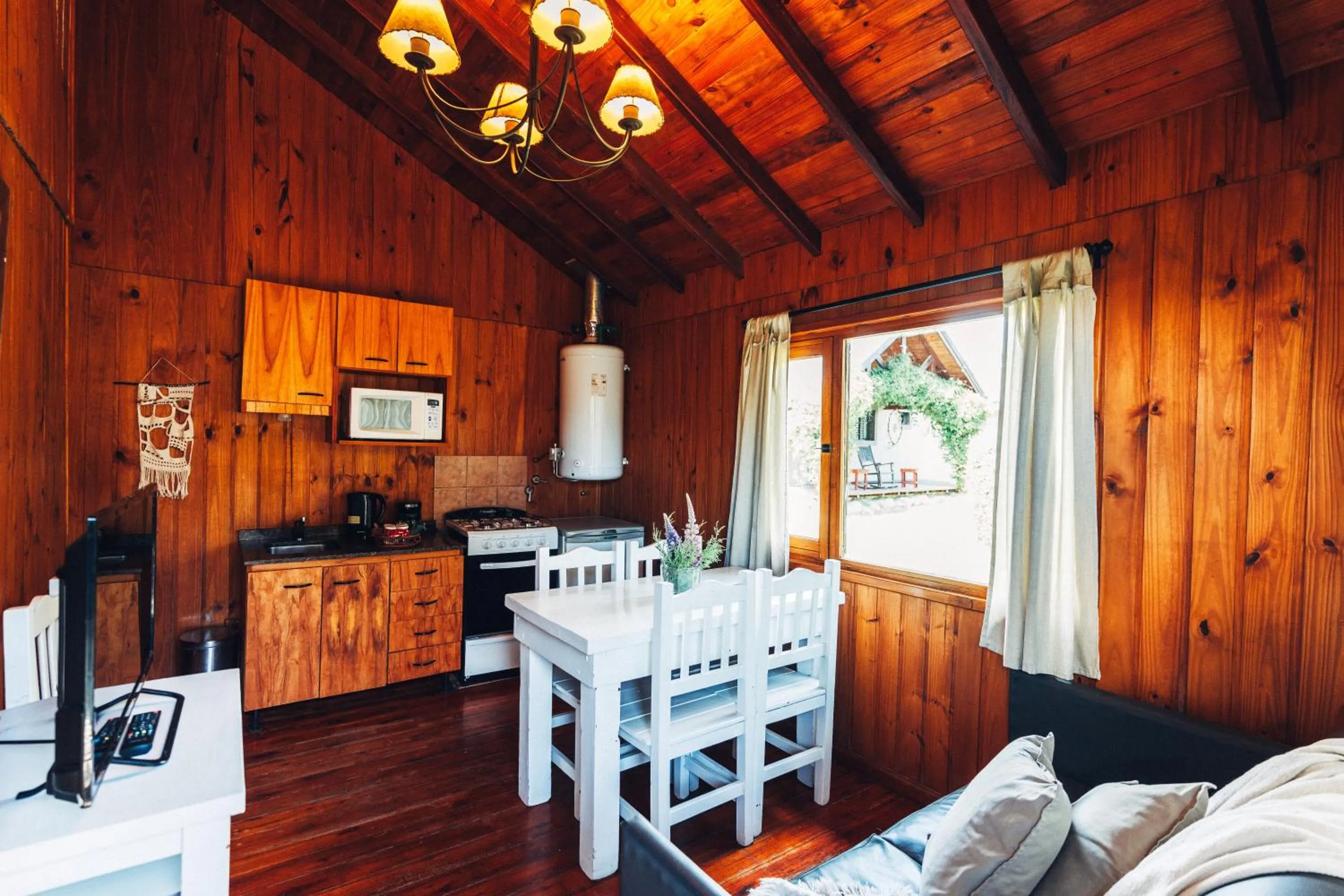 Kitchen or kitchenette in Paraiso Patagónico Bungalows and Aparts