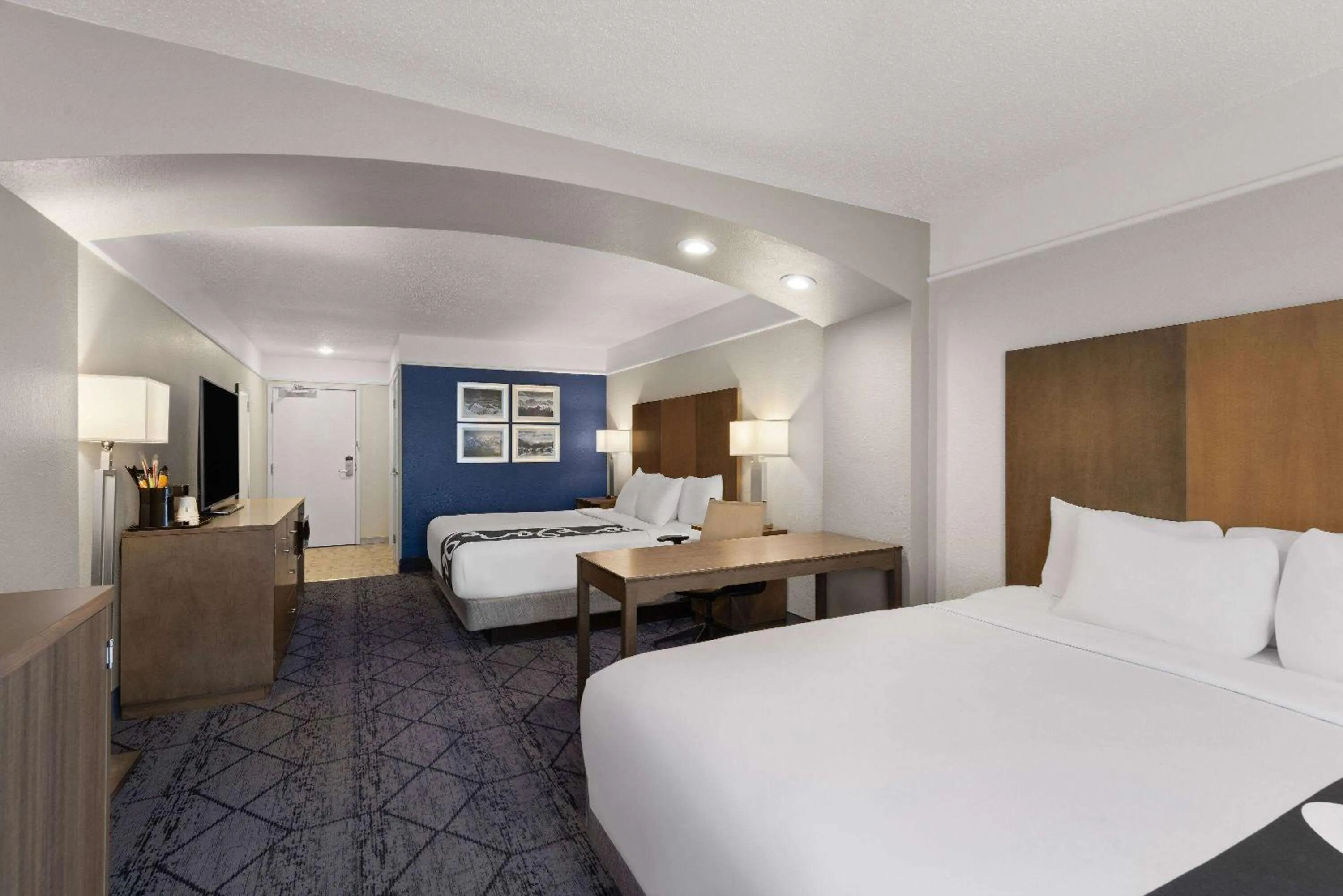 Photo of the whole room, Bed in La Quinta Inn and Suites by Wyndham at WaTiki Waterpark