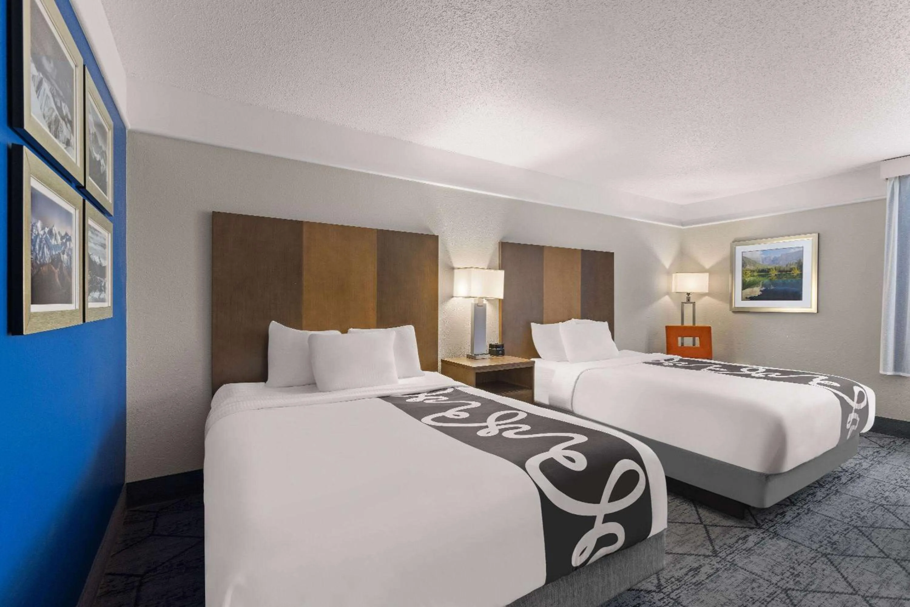 Bed in La Quinta Inn and Suites by Wyndham at WaTiki Waterpark