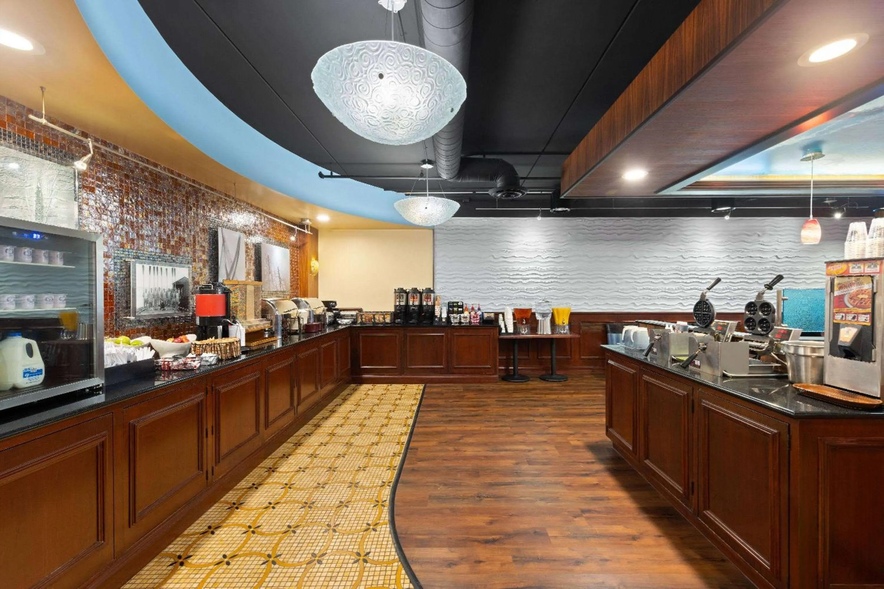 Breakfast in La Quinta Inn and Suites by Wyndham at WaTiki Waterpark