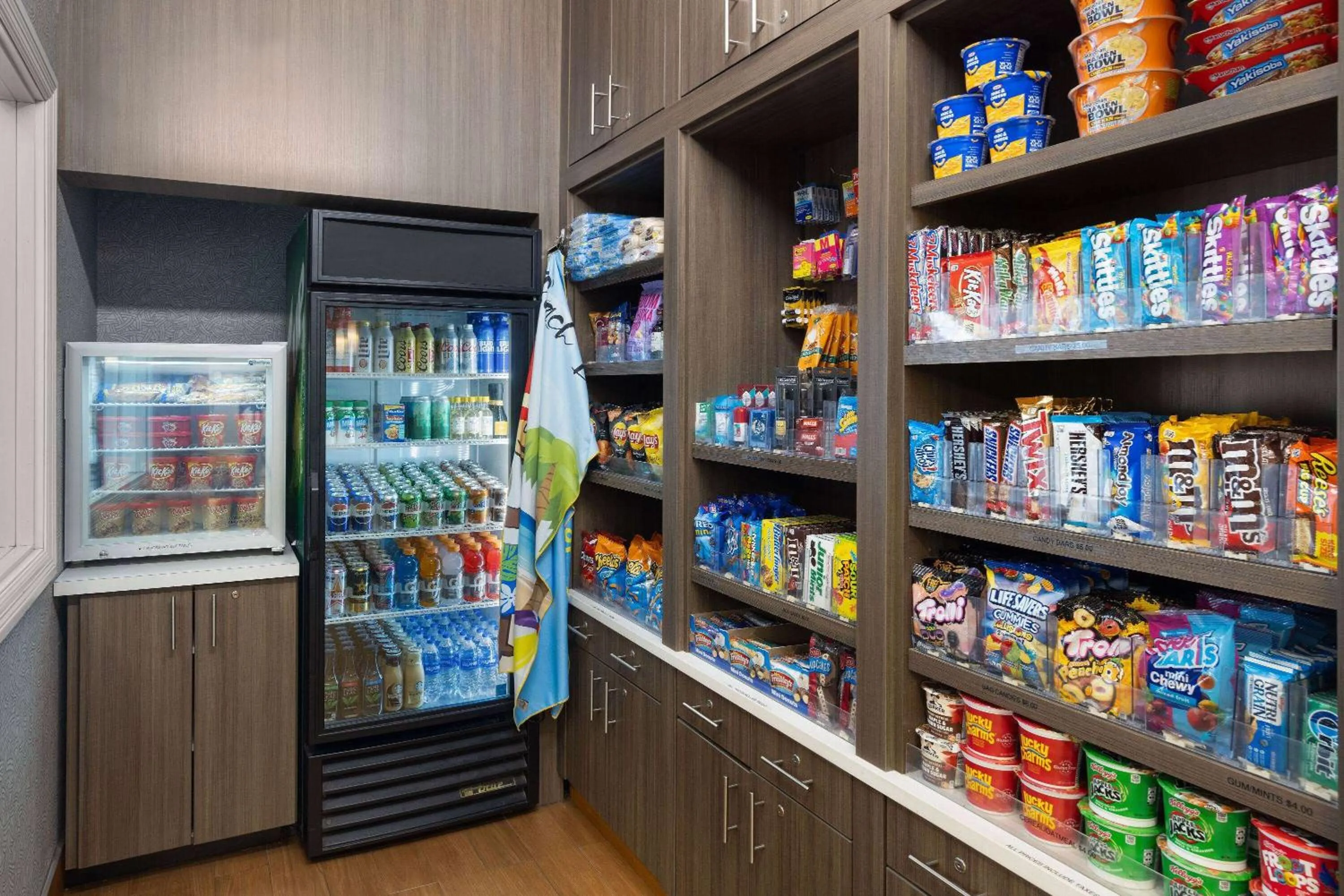 Food and drinks in La Quinta Inn and Suites by Wyndham at WaTiki Waterpark