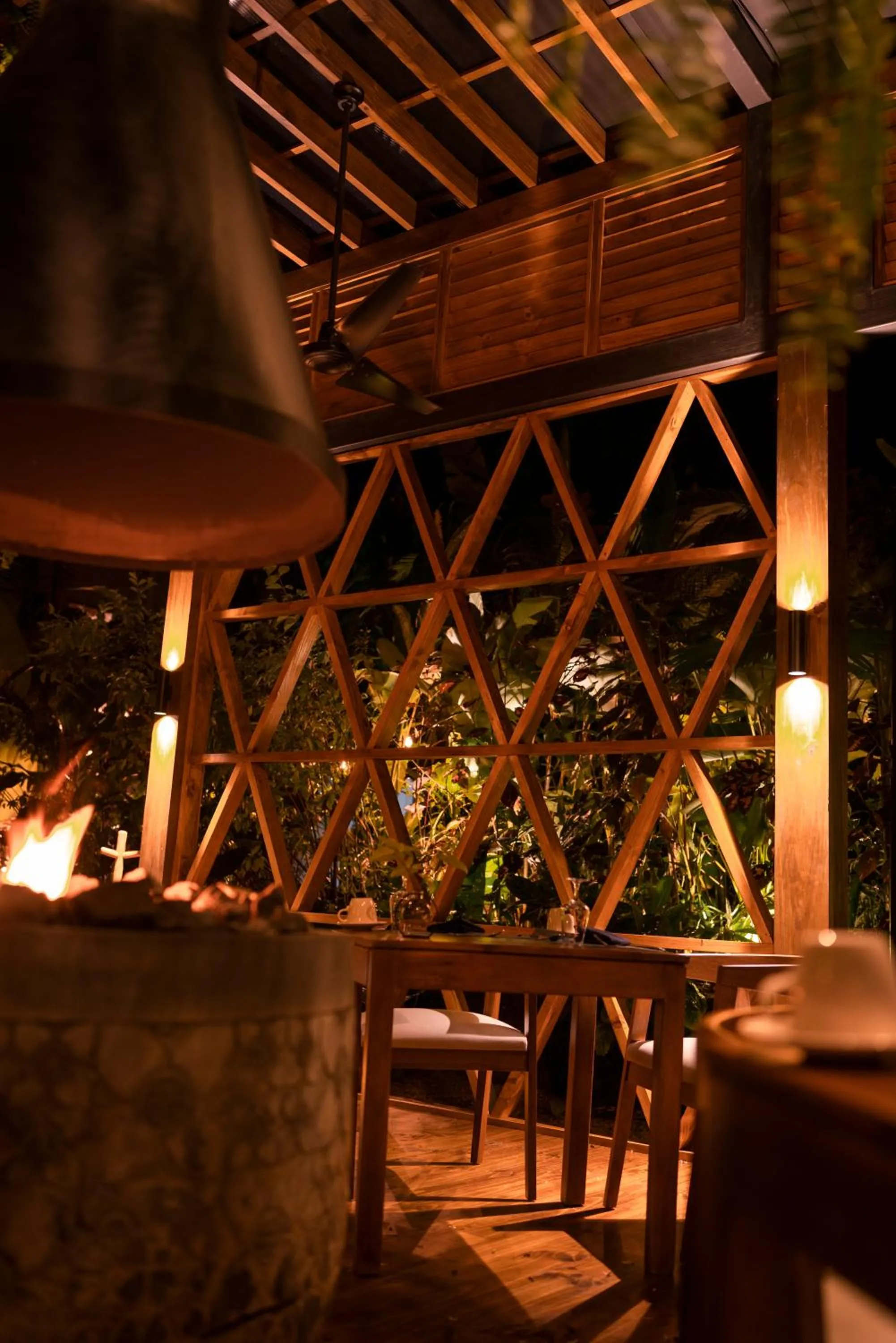 Restaurant/places to eat in Oxygen Jungle Villas & Spa