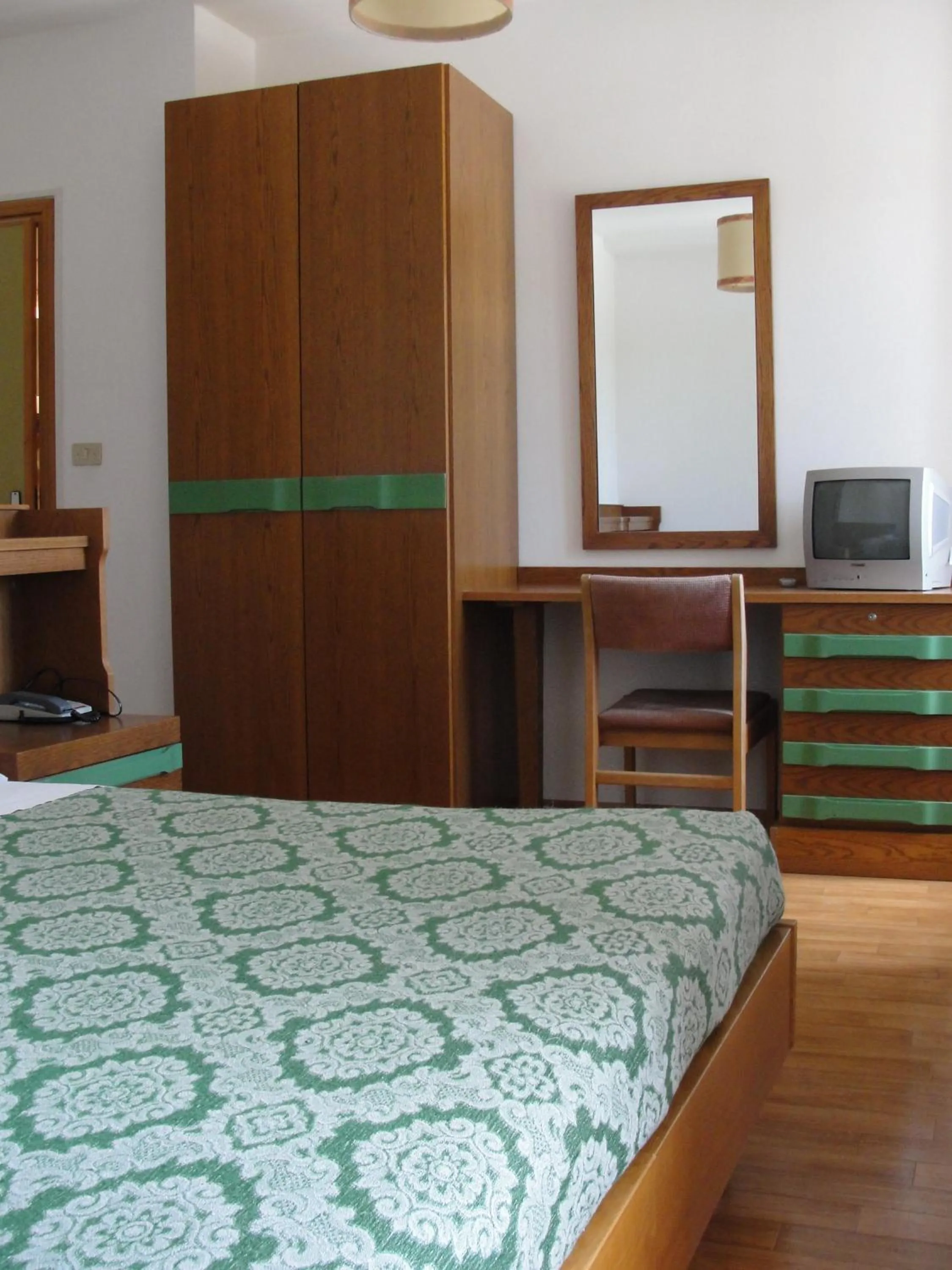 Photo of the whole room, Bed in Hotel du Lac Parc & Residence