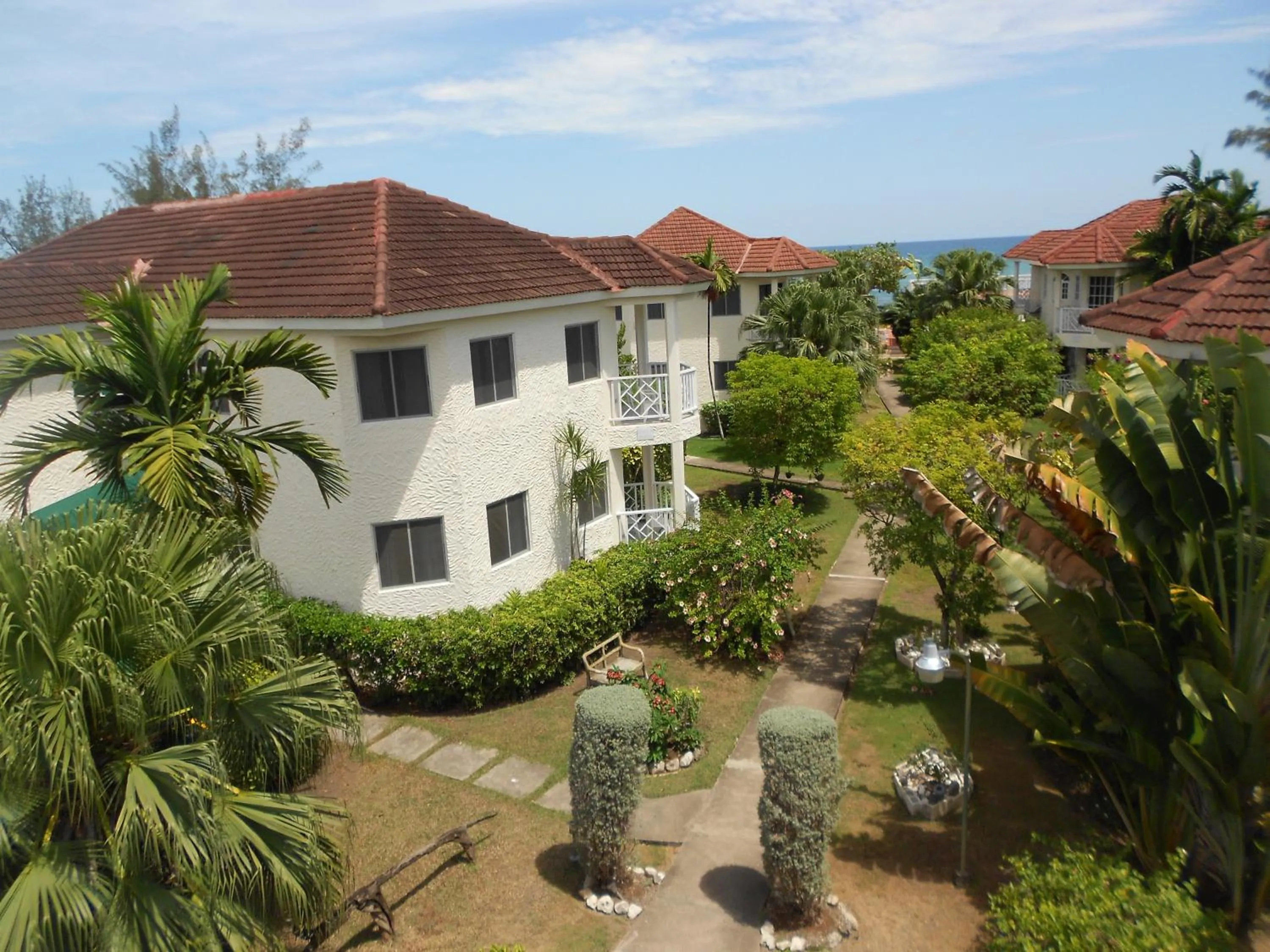 Property building in Pipers Cove Resort