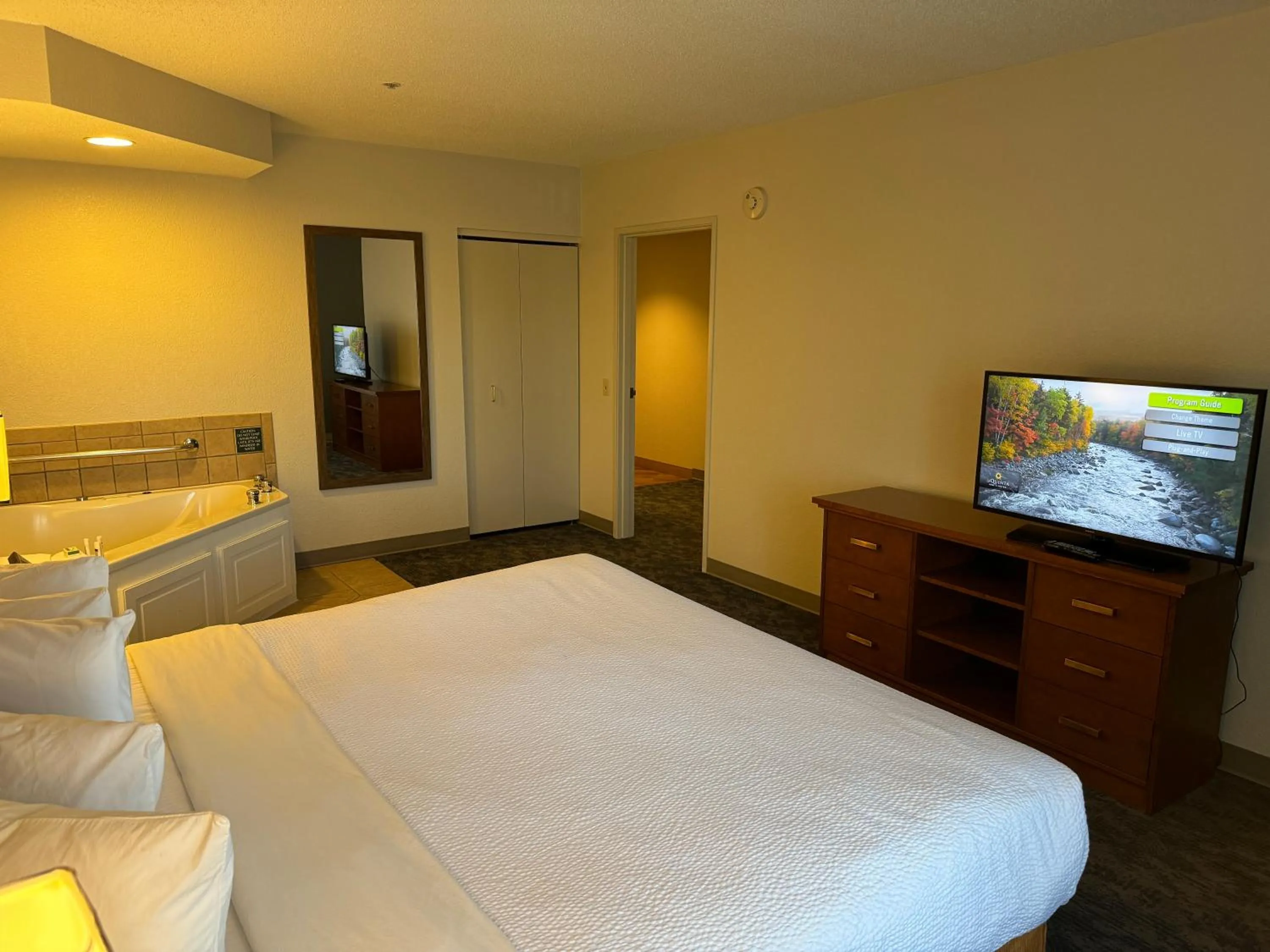 Bed in La Quinta by Wyndham Bannockburn-Deerfield