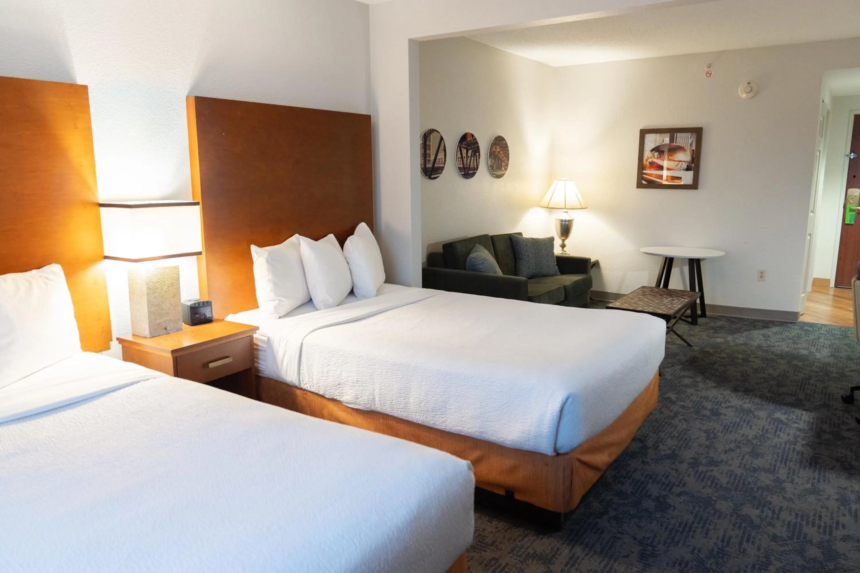 Guests, Bed in La Quinta by Wyndham Bannockburn-Deerfield