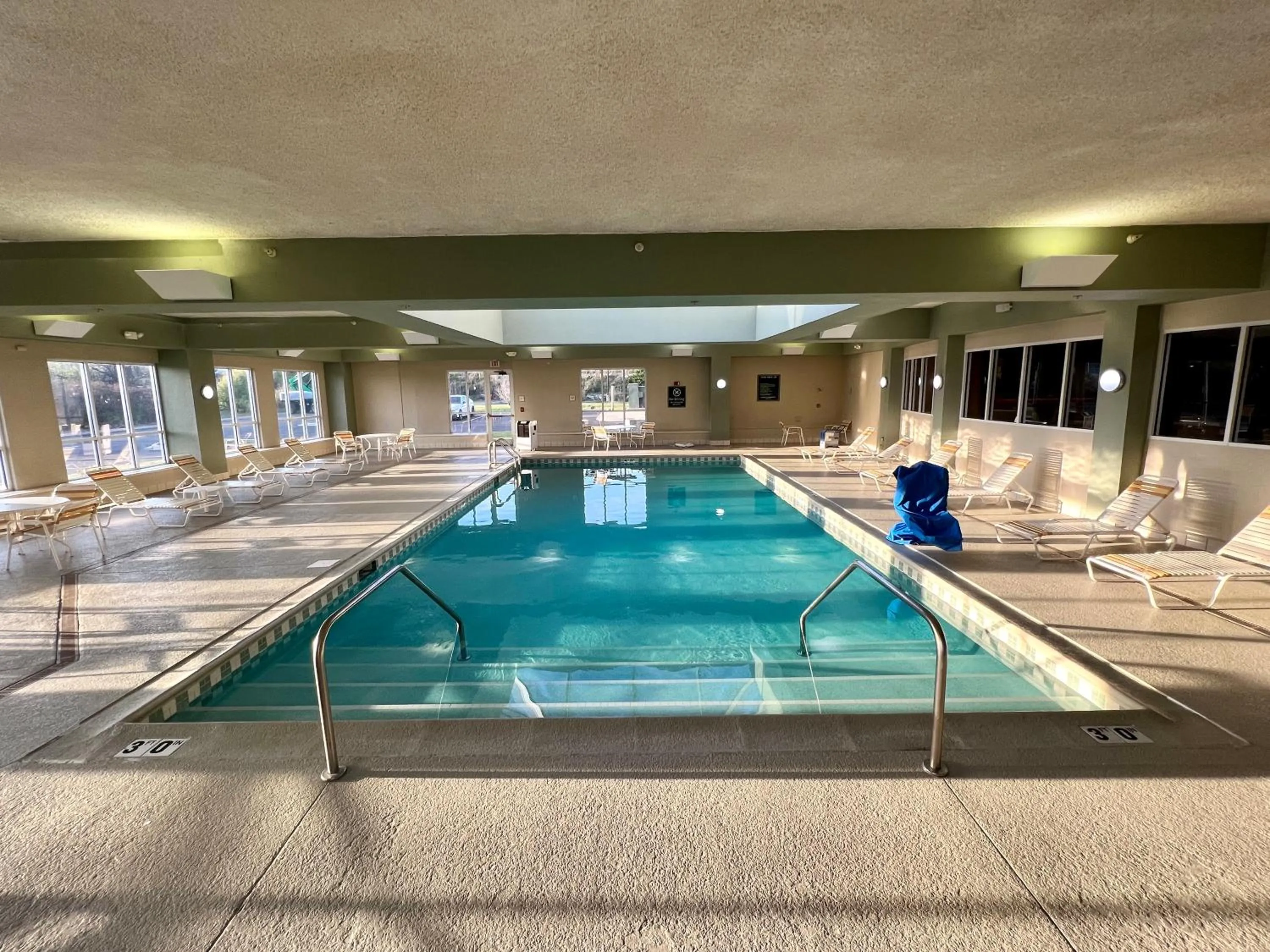 Swimming pool in La Quinta by Wyndham Bannockburn-Deerfield