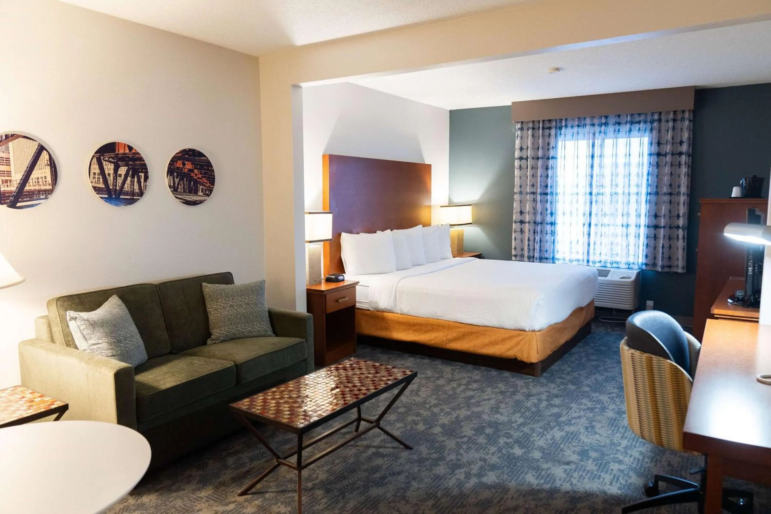 Photo of the whole room, Bed in La Quinta by Wyndham Bannockburn-Deerfield