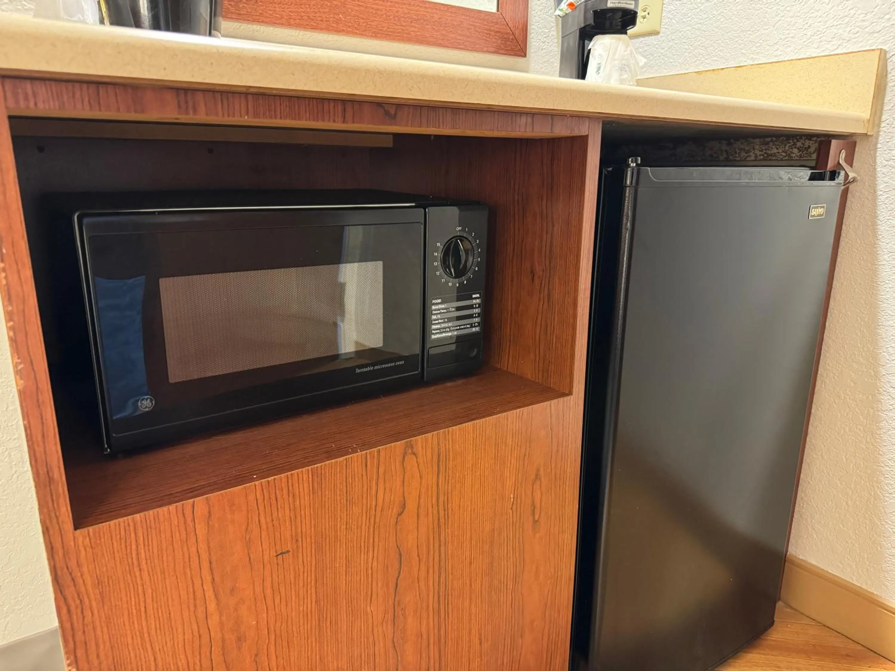 minibar in La Quinta by Wyndham Bannockburn-Deerfield