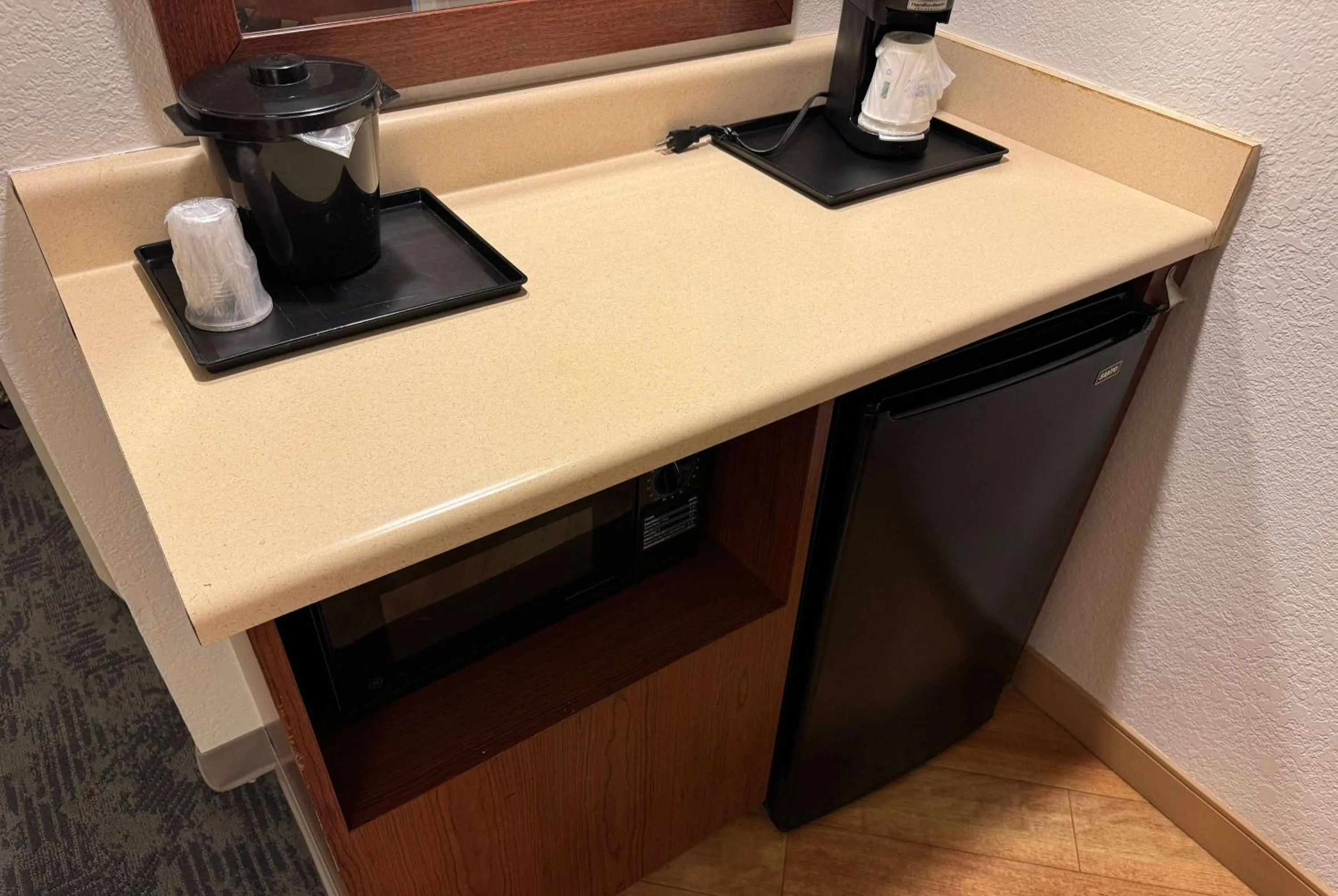 Photo of the whole room in La Quinta by Wyndham Bannockburn-Deerfield