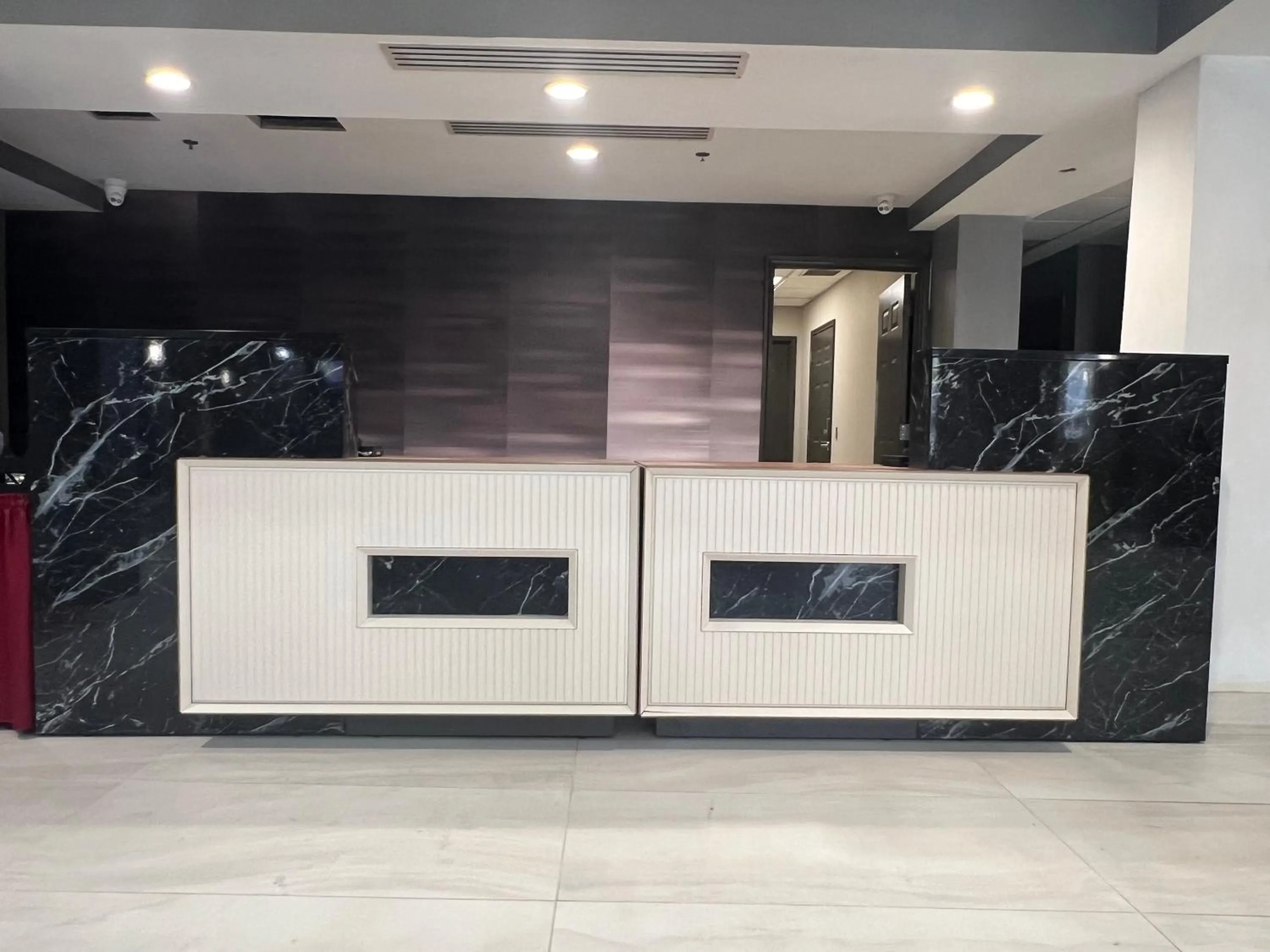 Lobby or reception in La Quinta by Wyndham Dallas DFW Airport North