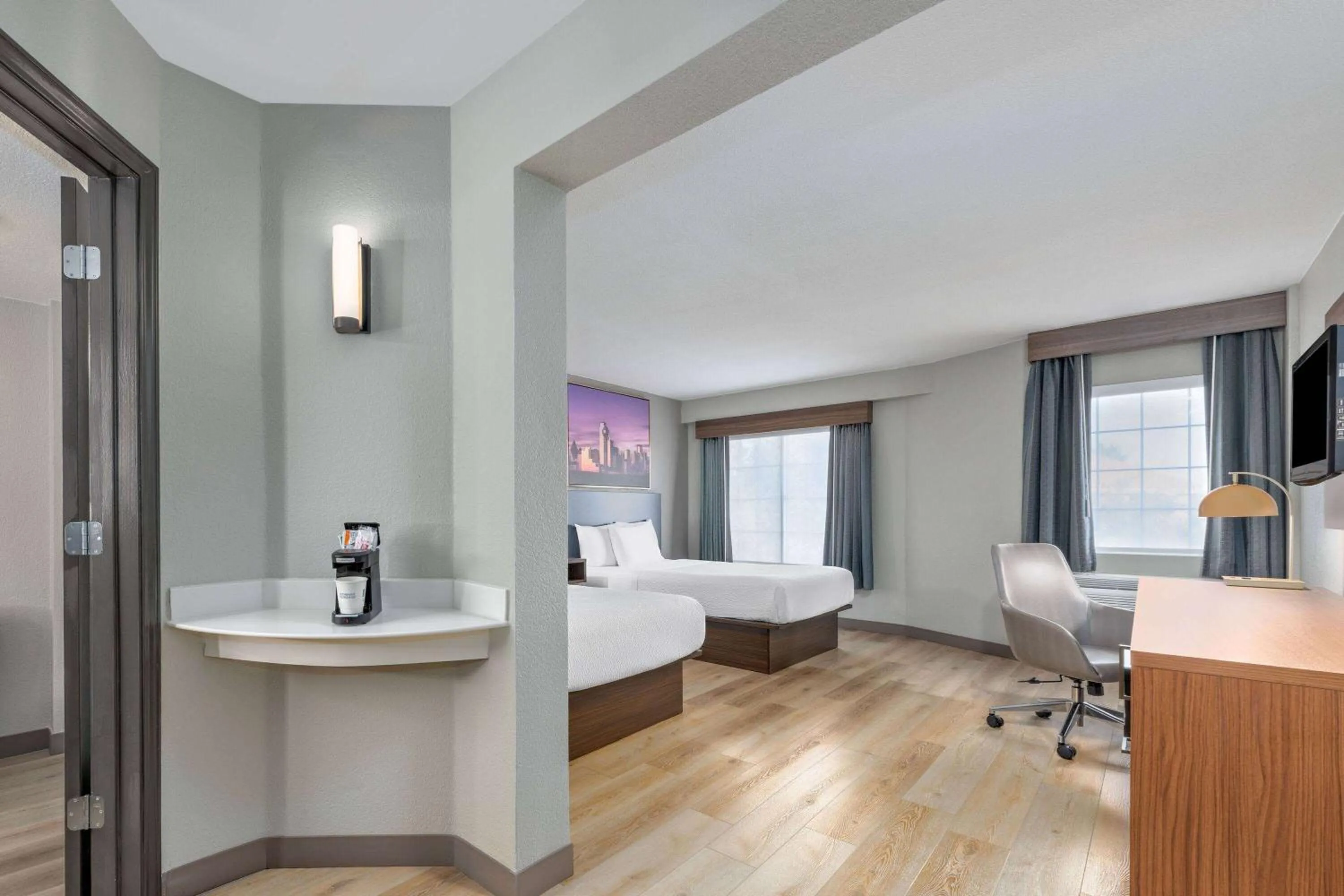 Photo of the whole room, Bed in La Quinta by Wyndham Dallas DFW Airport North