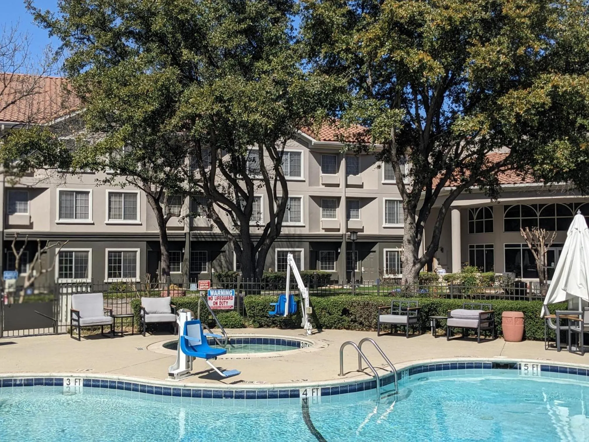 Swimming pool in La Quinta by Wyndham Dallas DFW Airport North