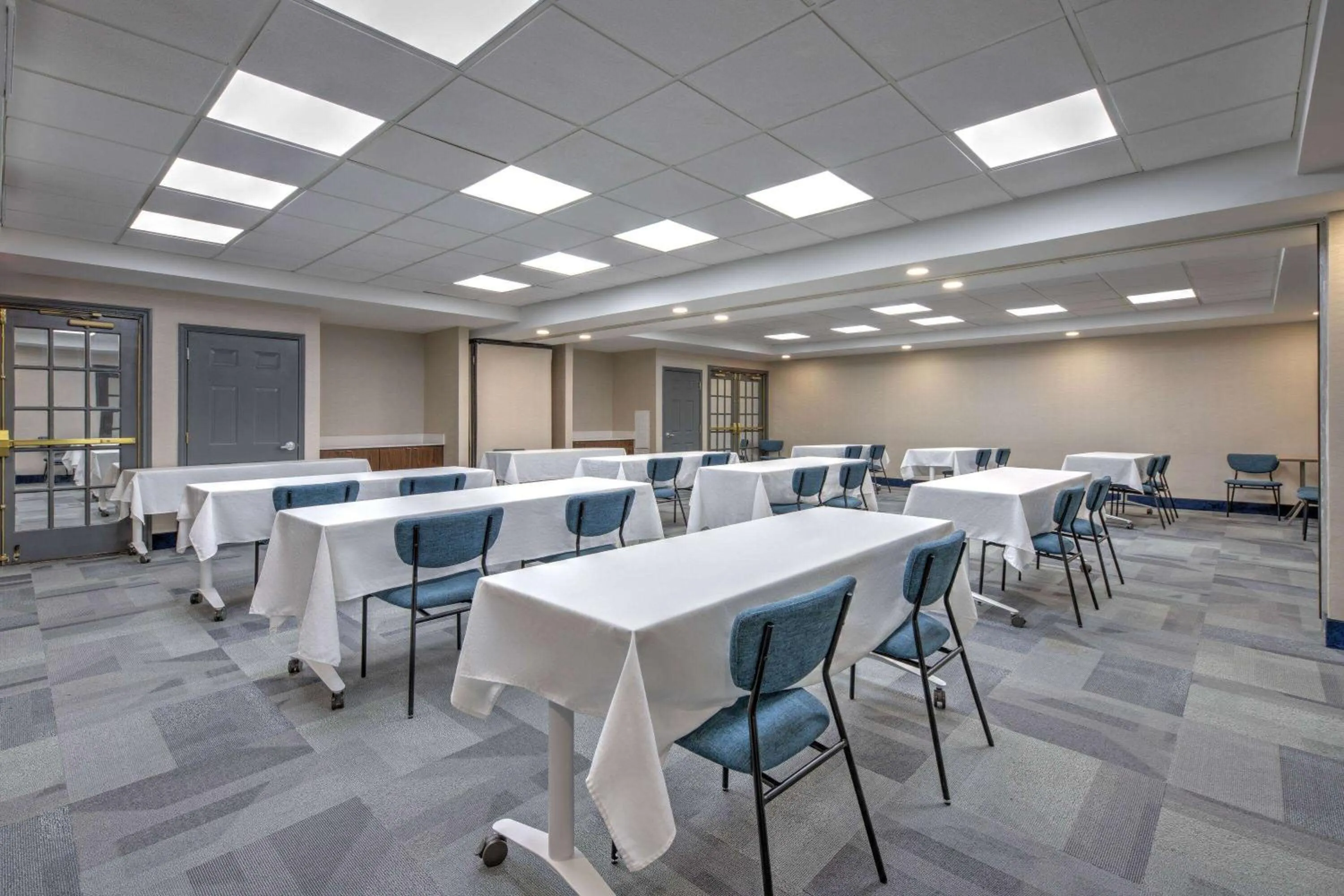 Meeting/conference room in La Quinta by Wyndham Dallas DFW Airport North