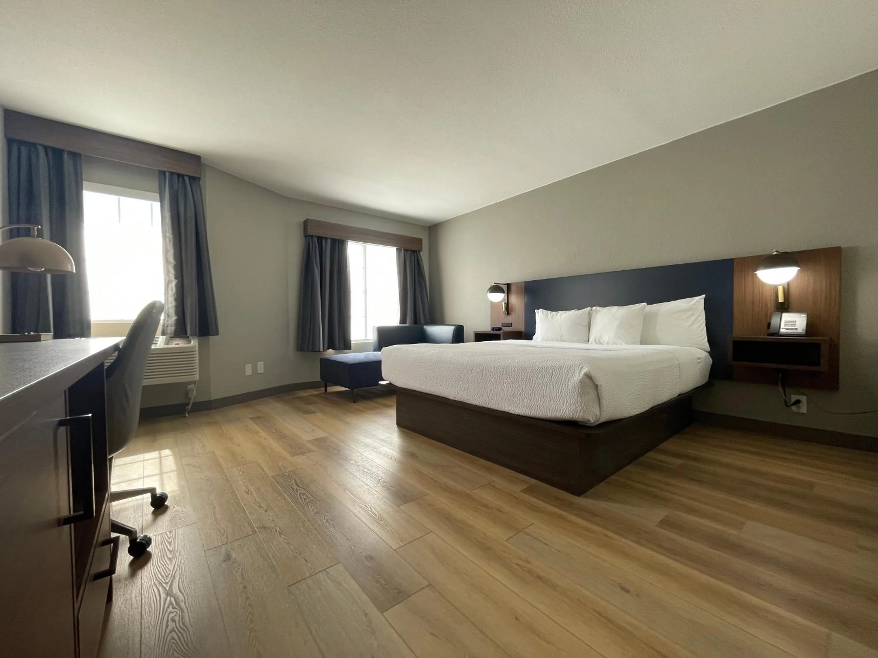 Bed in La Quinta by Wyndham Dallas DFW Airport North