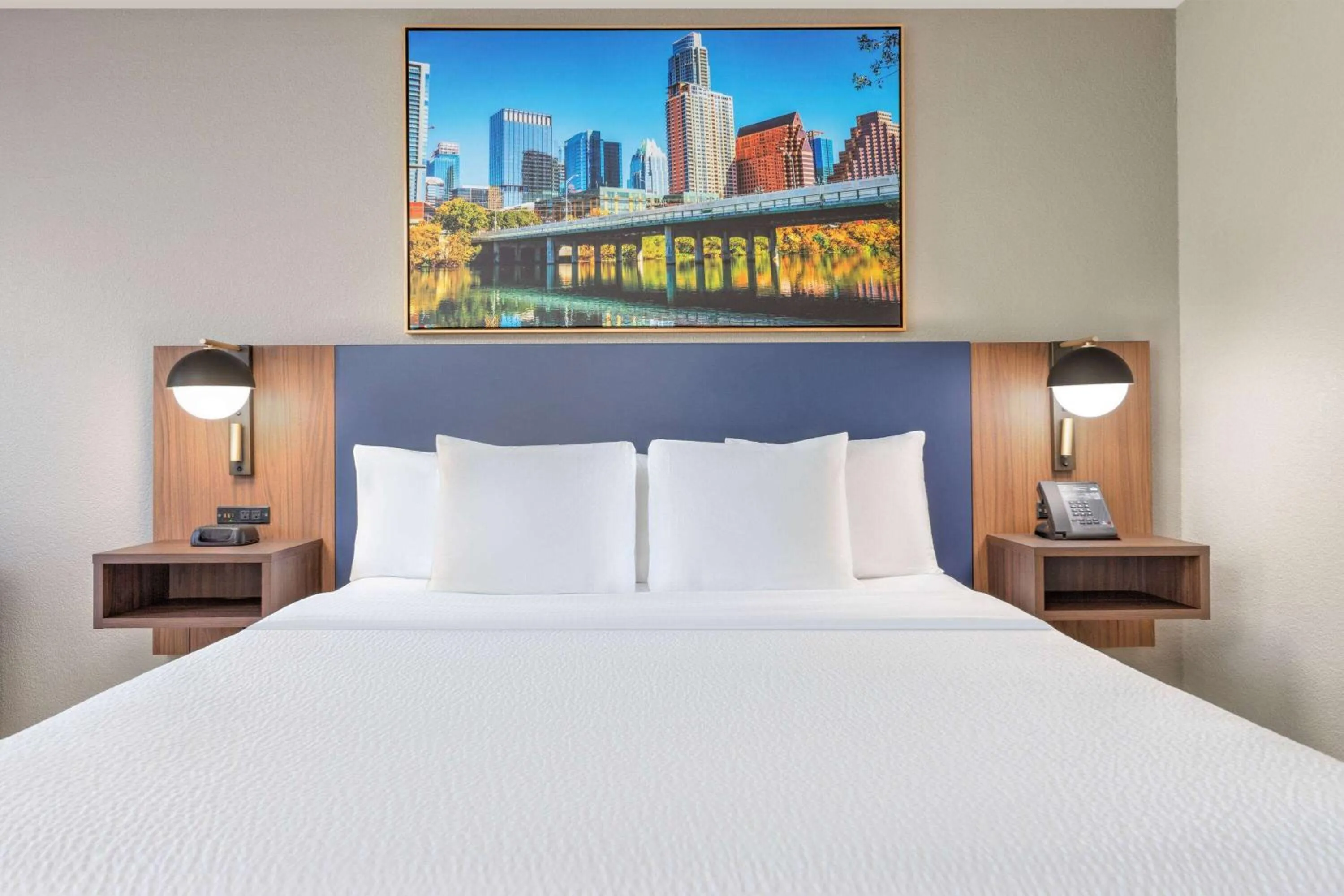 Photo of the whole room, Bed in La Quinta by Wyndham Dallas DFW Airport North