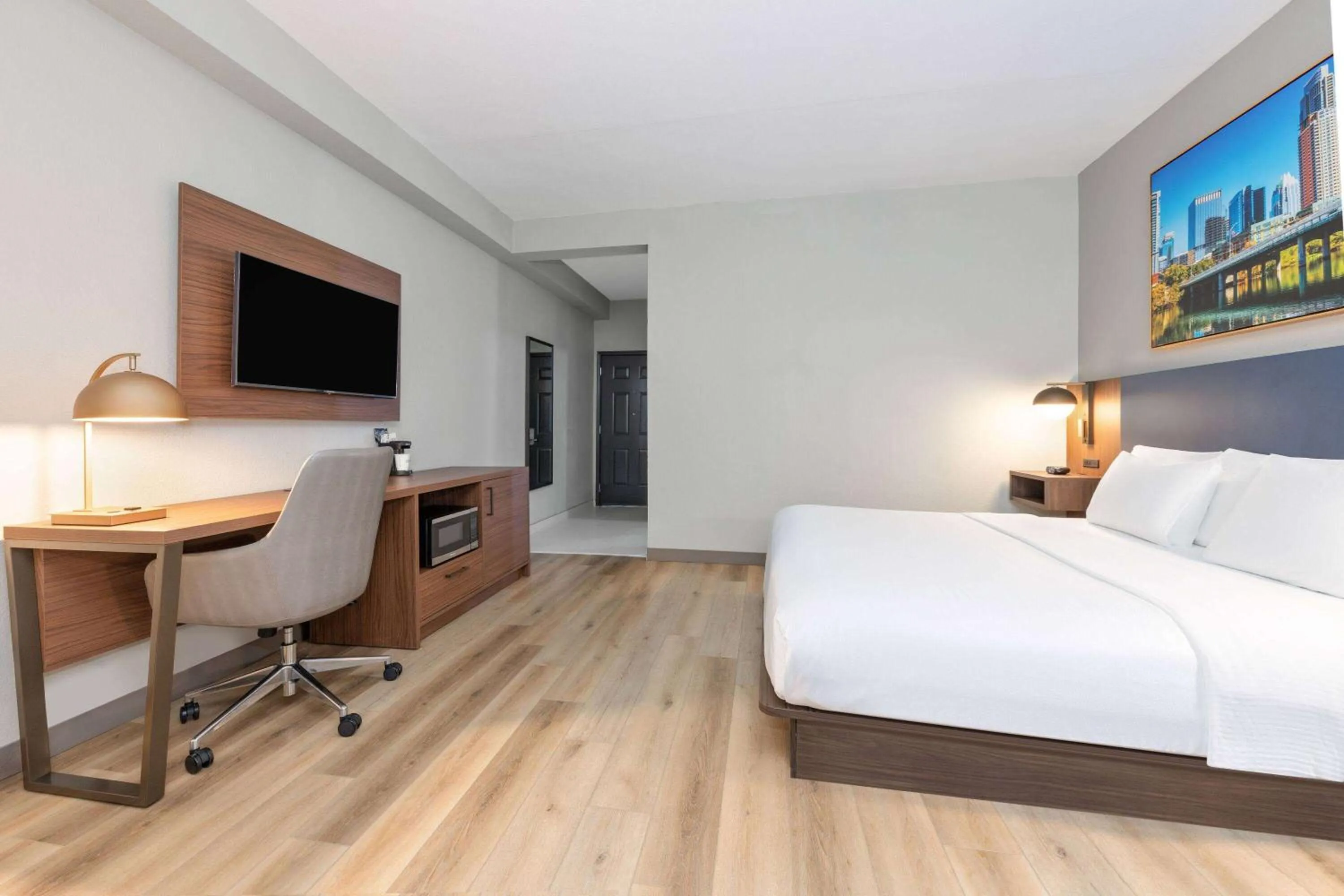 Photo of the whole room, Bed in La Quinta by Wyndham Dallas DFW Airport North