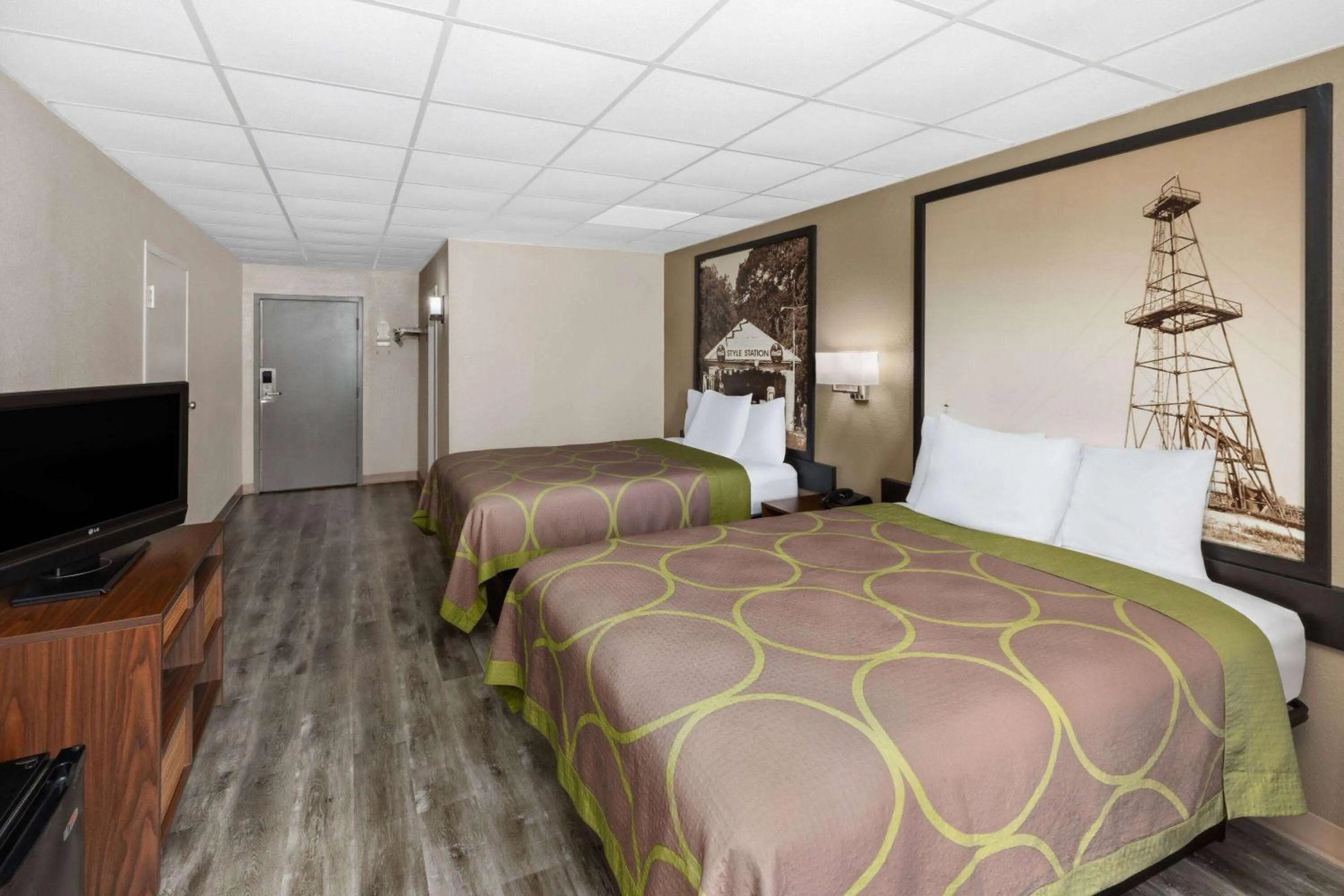 Photo of the whole room, Bed in Super 8 by Wyndham Buffalo