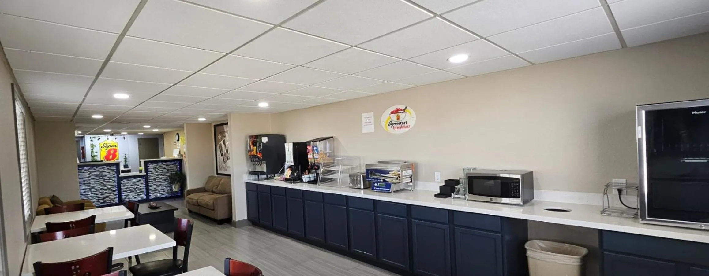 Coffee/tea facilities in Super 8 by Wyndham Buffalo