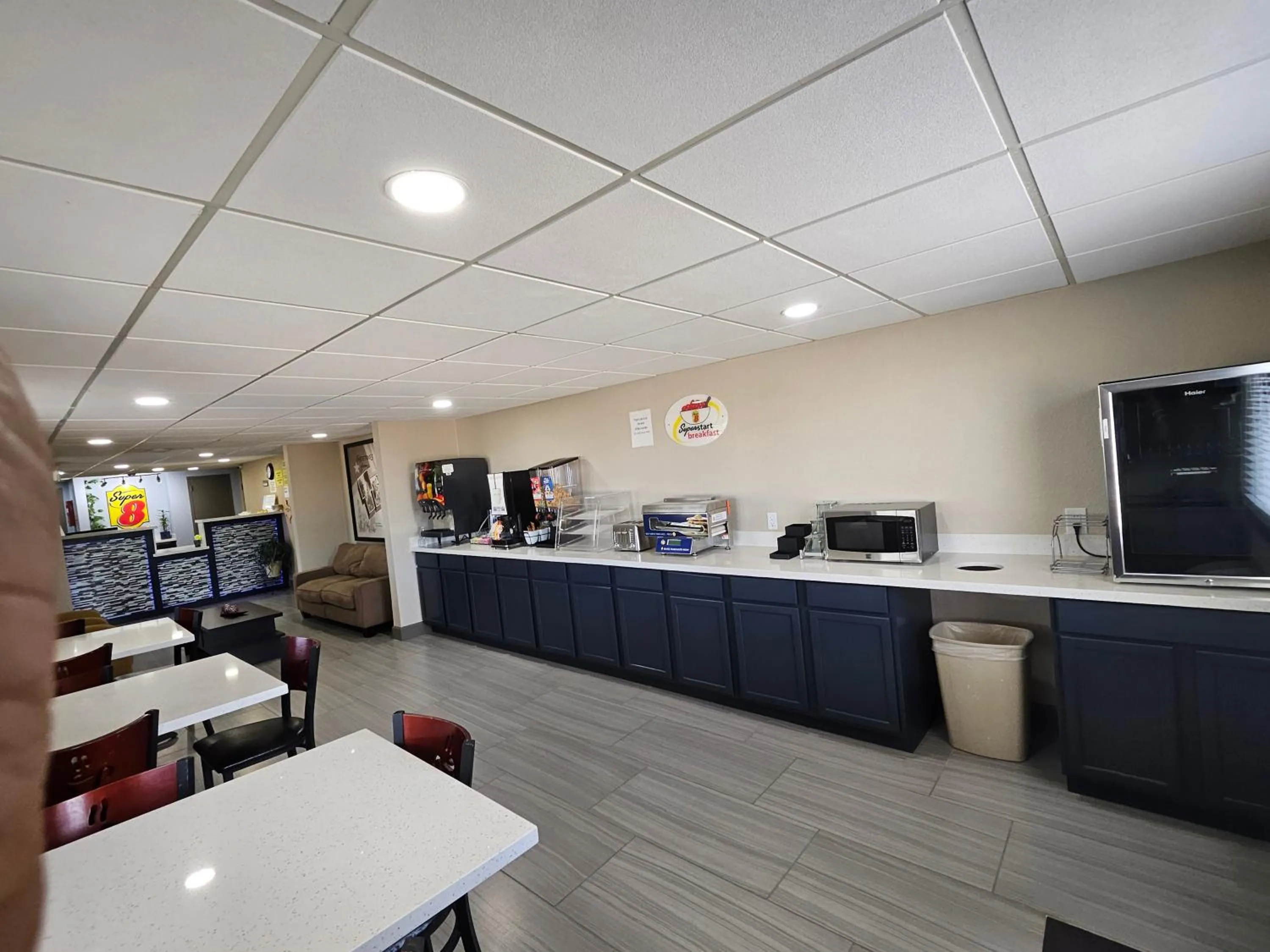 Restaurant/places to eat in Super 8 by Wyndham Buffalo