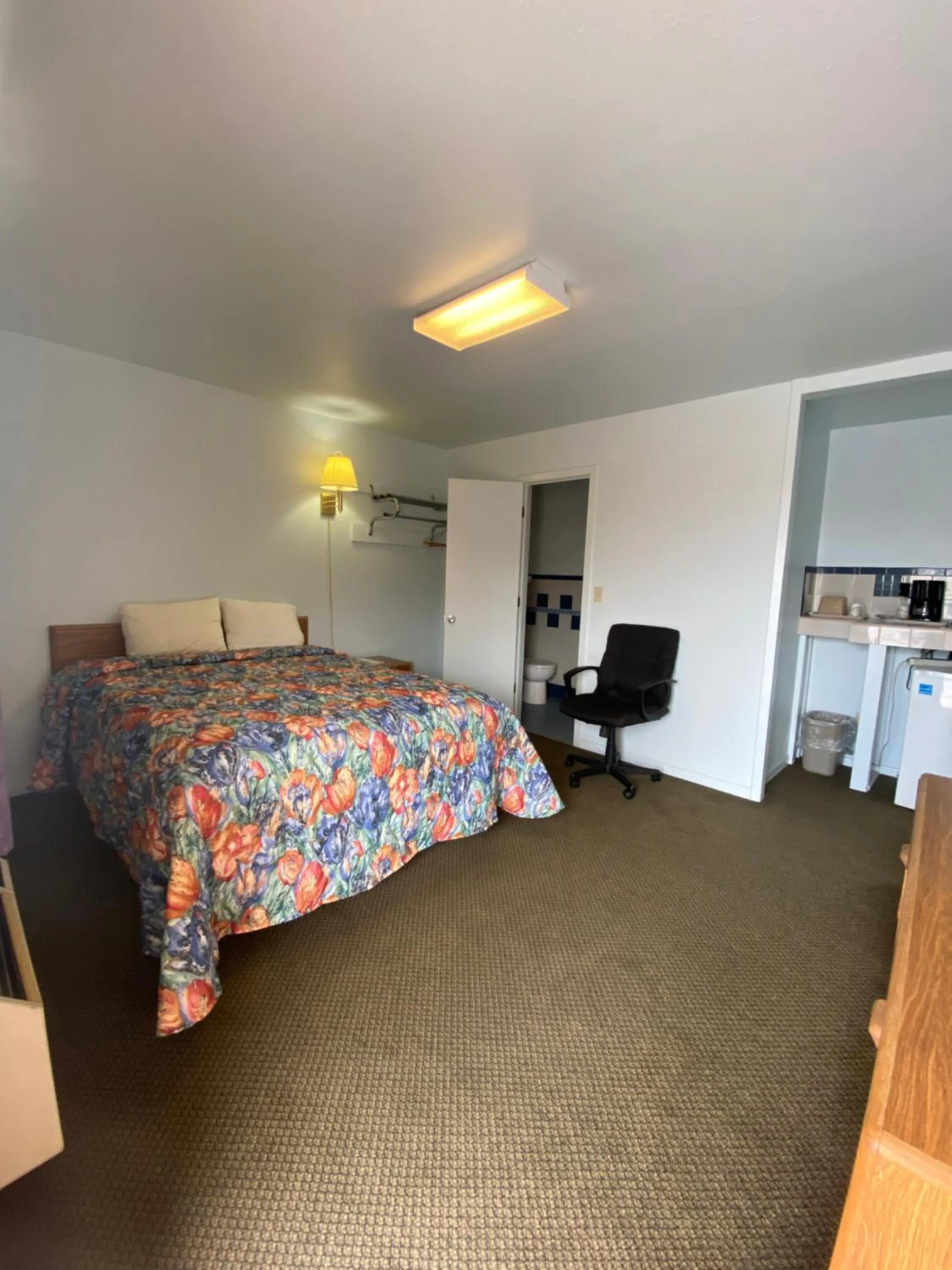 Bed in Regency Inn Comanche