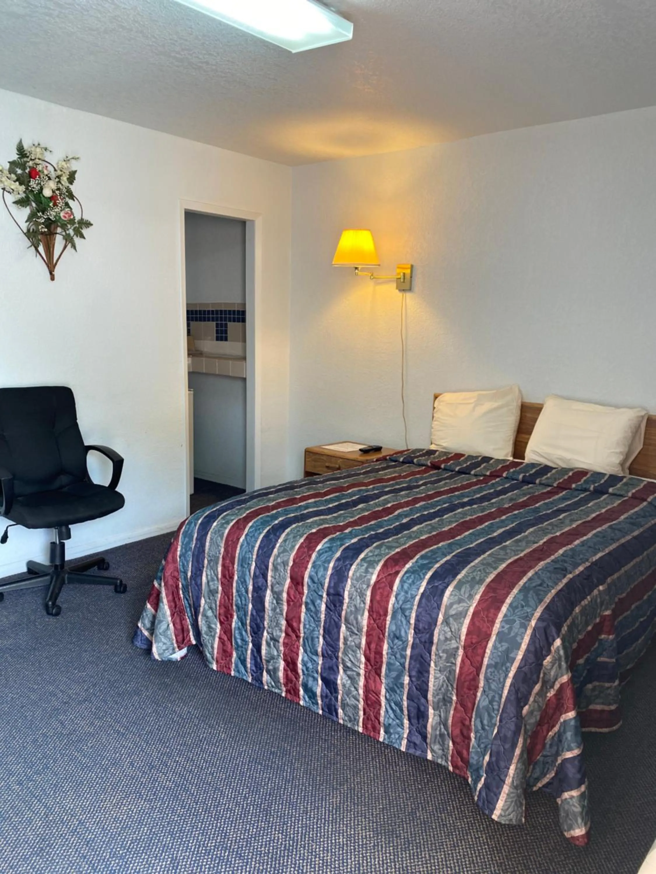 Bed in Regency Inn Comanche