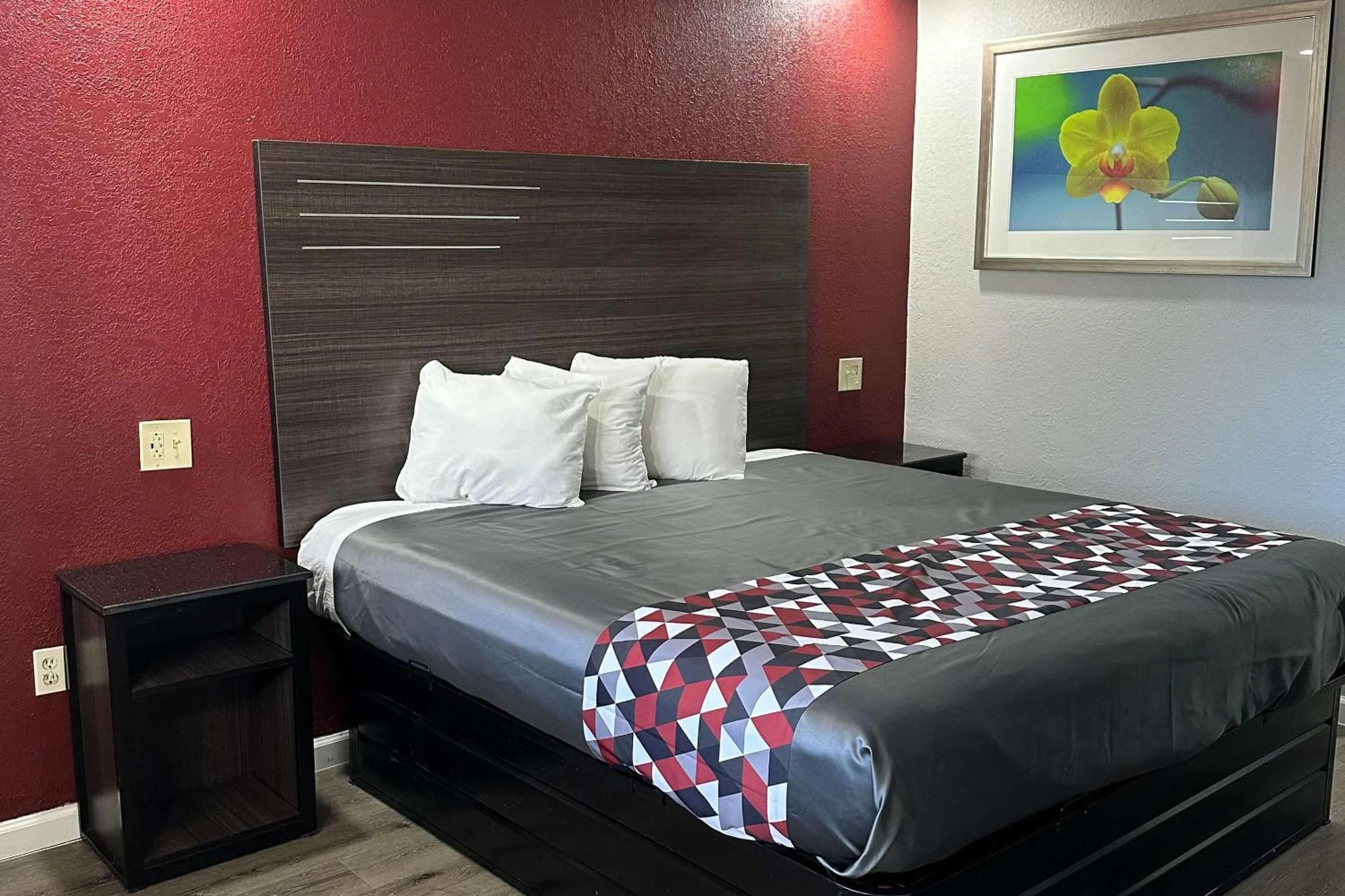 Bedroom, Bed in Rodeway Inn Jonesboro - Atlanta South