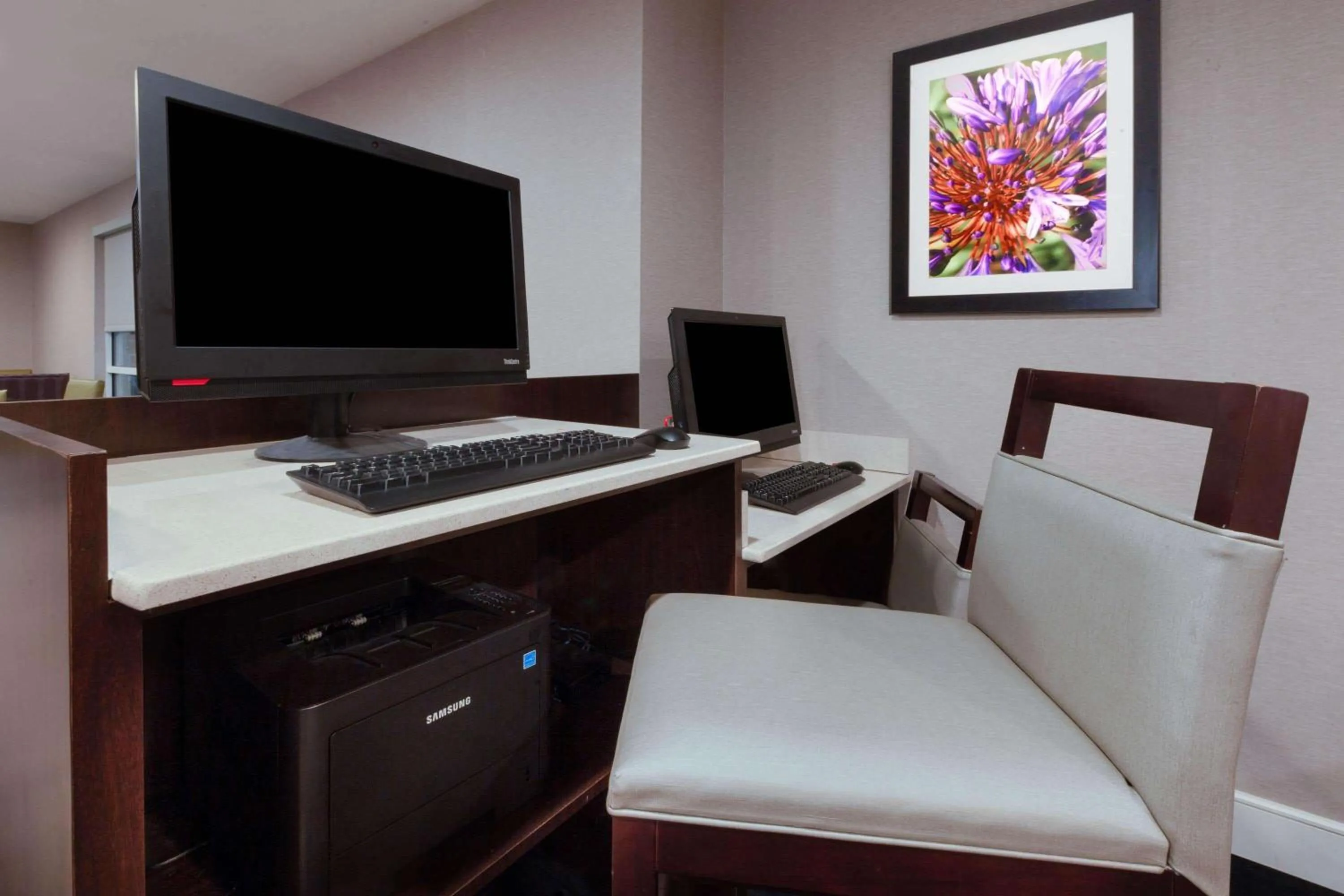 Business facilities in La Quinta by Wyndham Detroit Utica