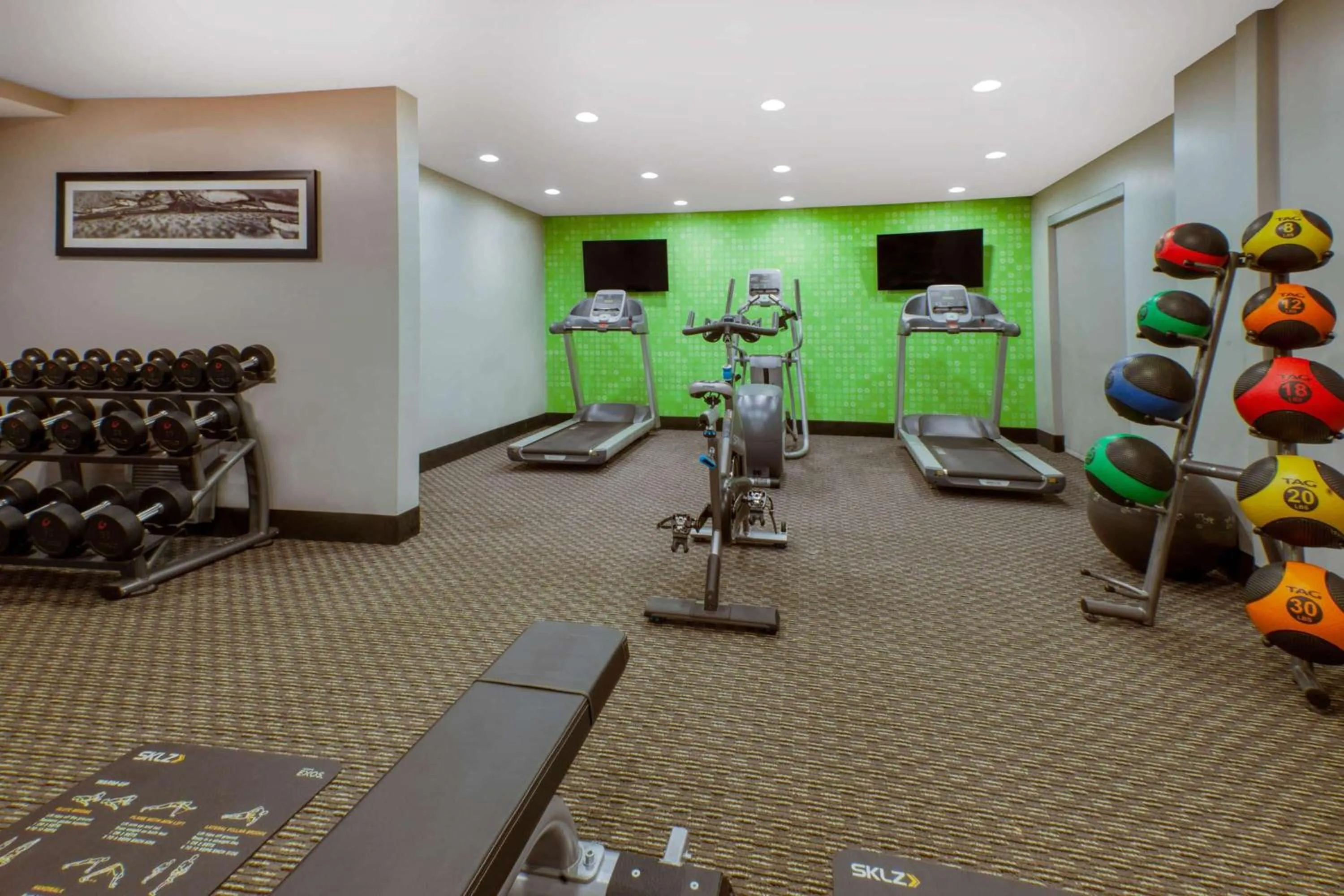 Fitness centre/facilities in La Quinta by Wyndham Detroit Utica