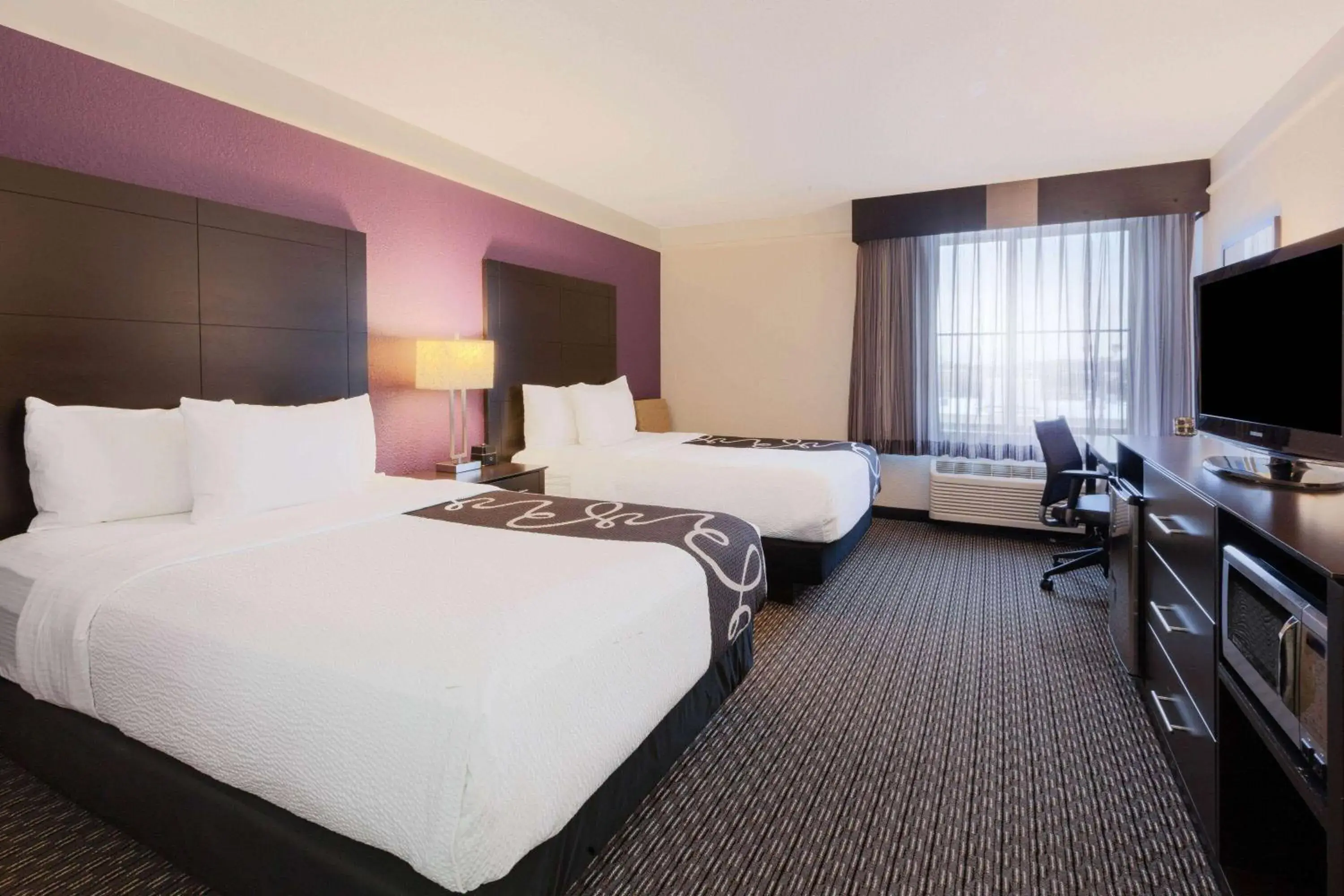 Deluxe Double Room with Two Double Beds in La Quinta by Wyndham Detroit Utica Deluxe Double Room with Two Double Beds in La Quinta by Wyndham Detroit Utica