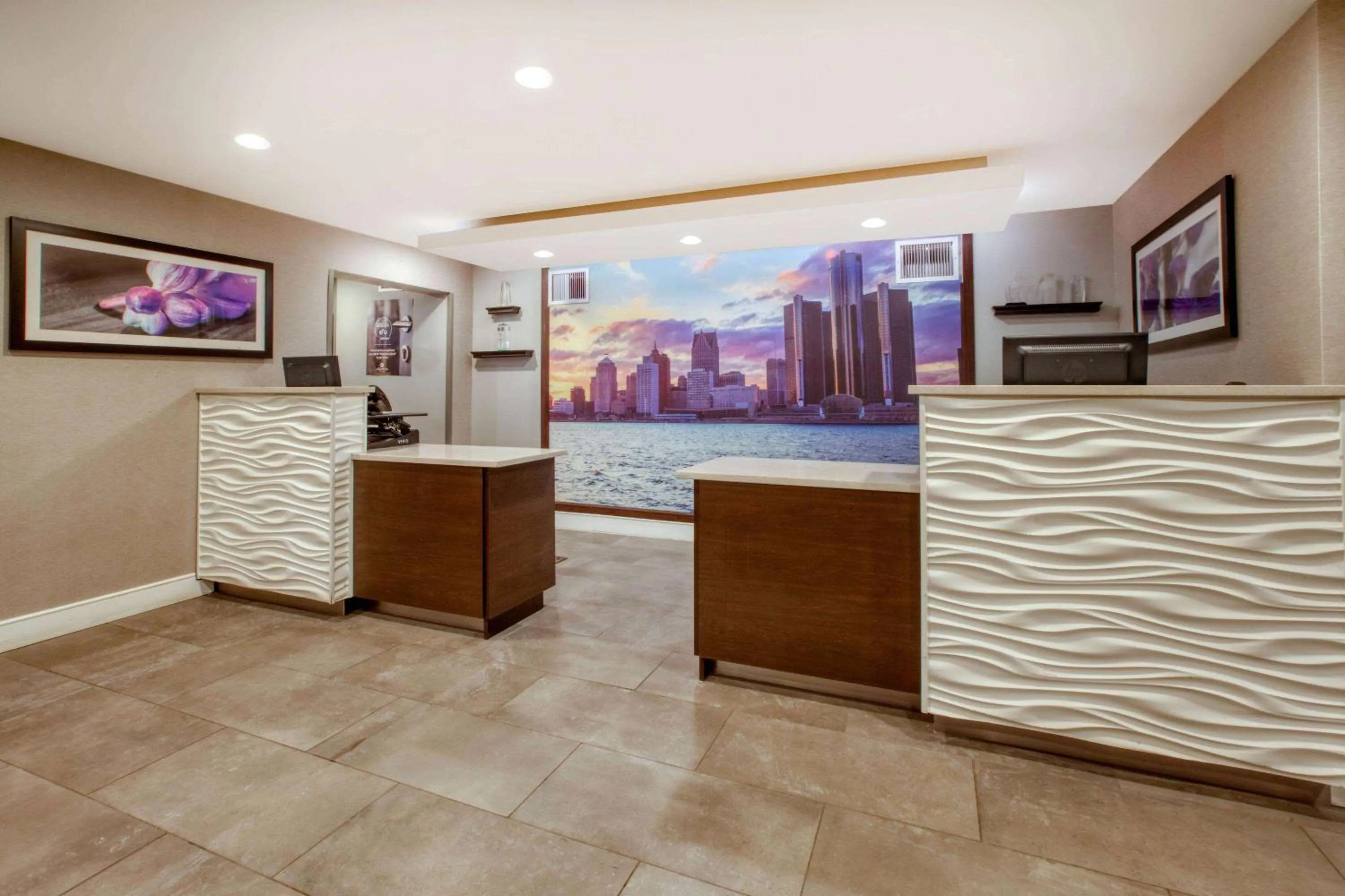 Lobby or reception in La Quinta by Wyndham Detroit Utica