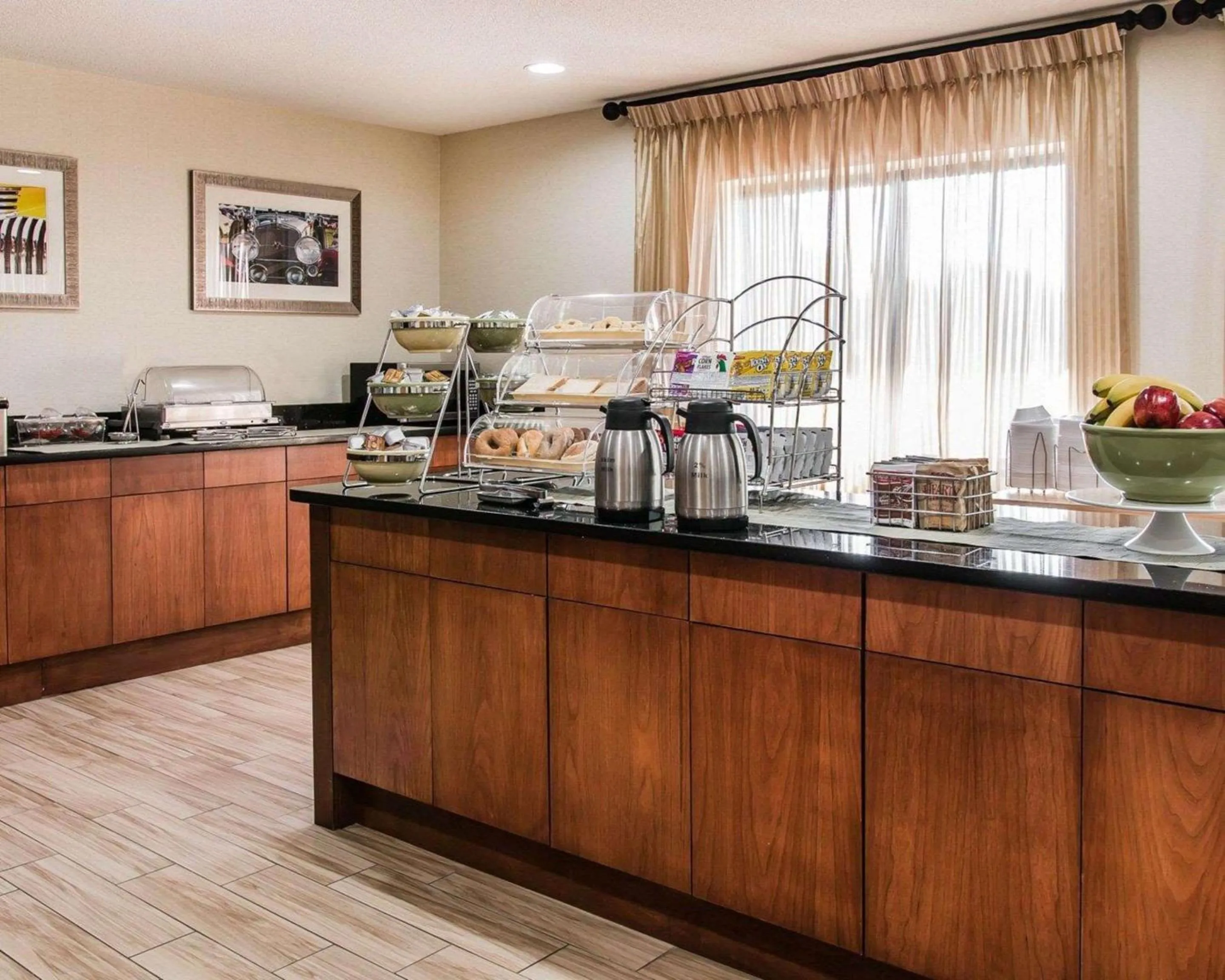 Restaurant/places to eat in Quality Inn & Suites Warren - Detroit