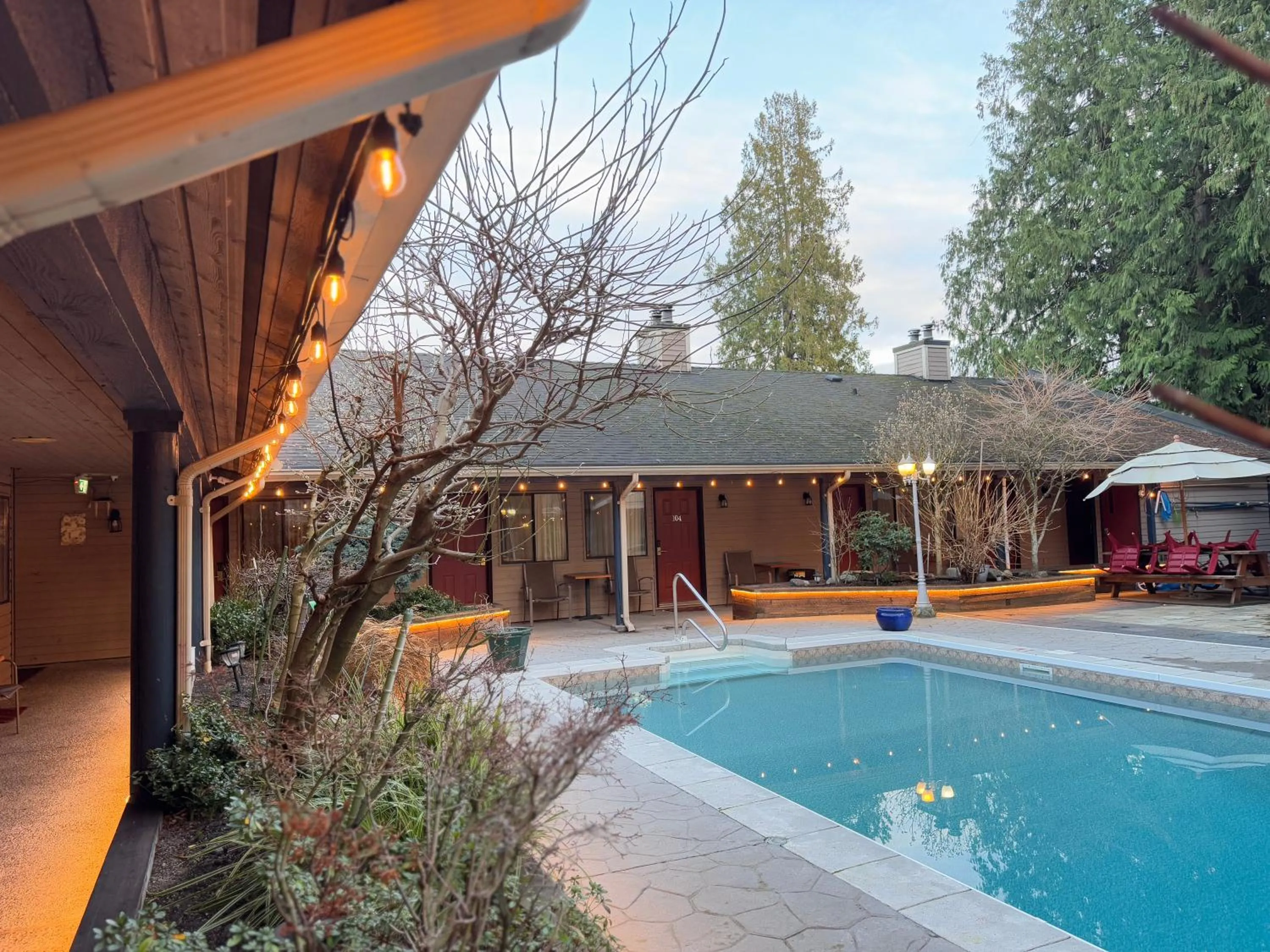 Swimming pool in Sunshine Lodge Inn
