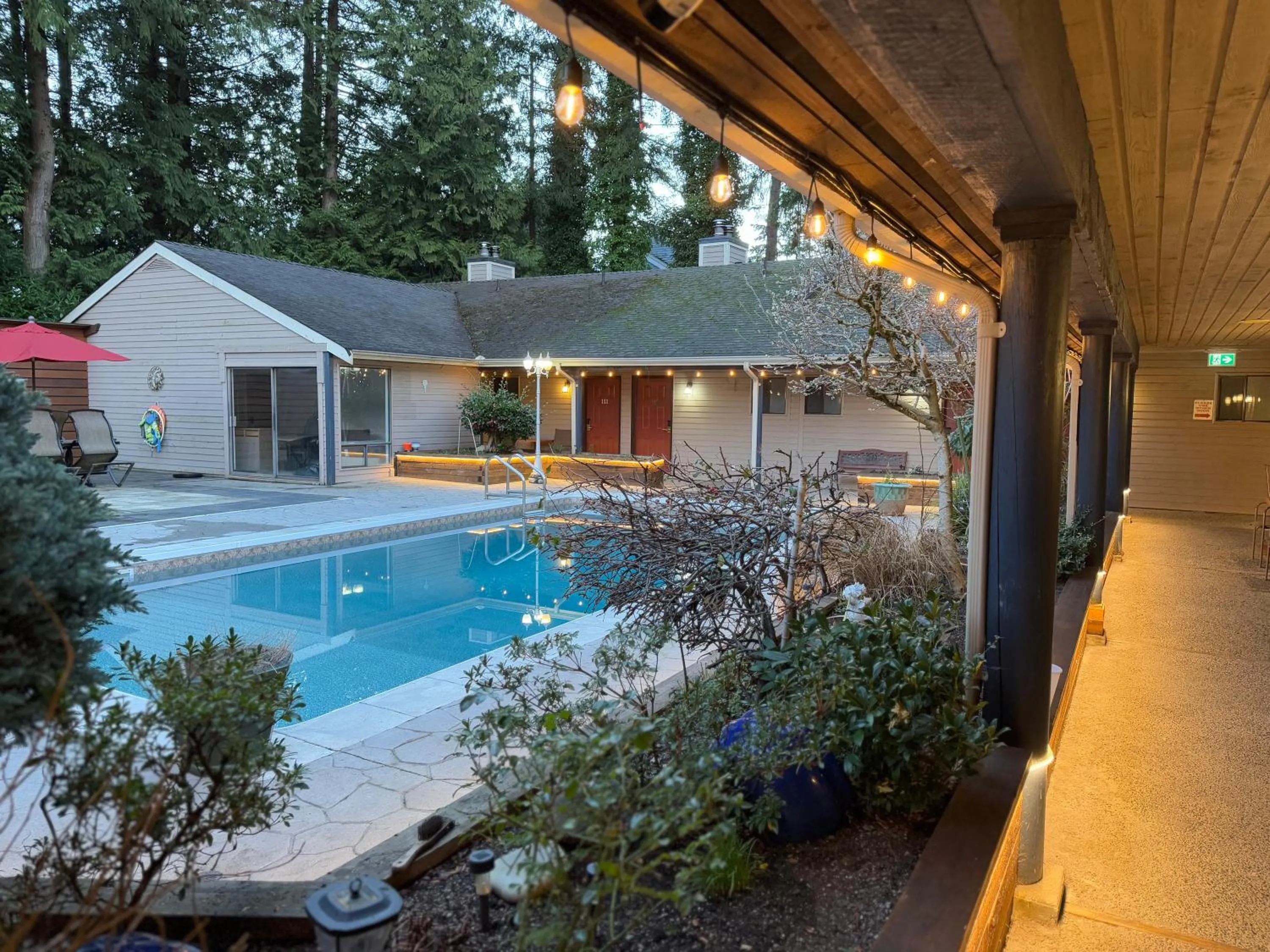 Swimming pool in Sunshine Lodge Inn