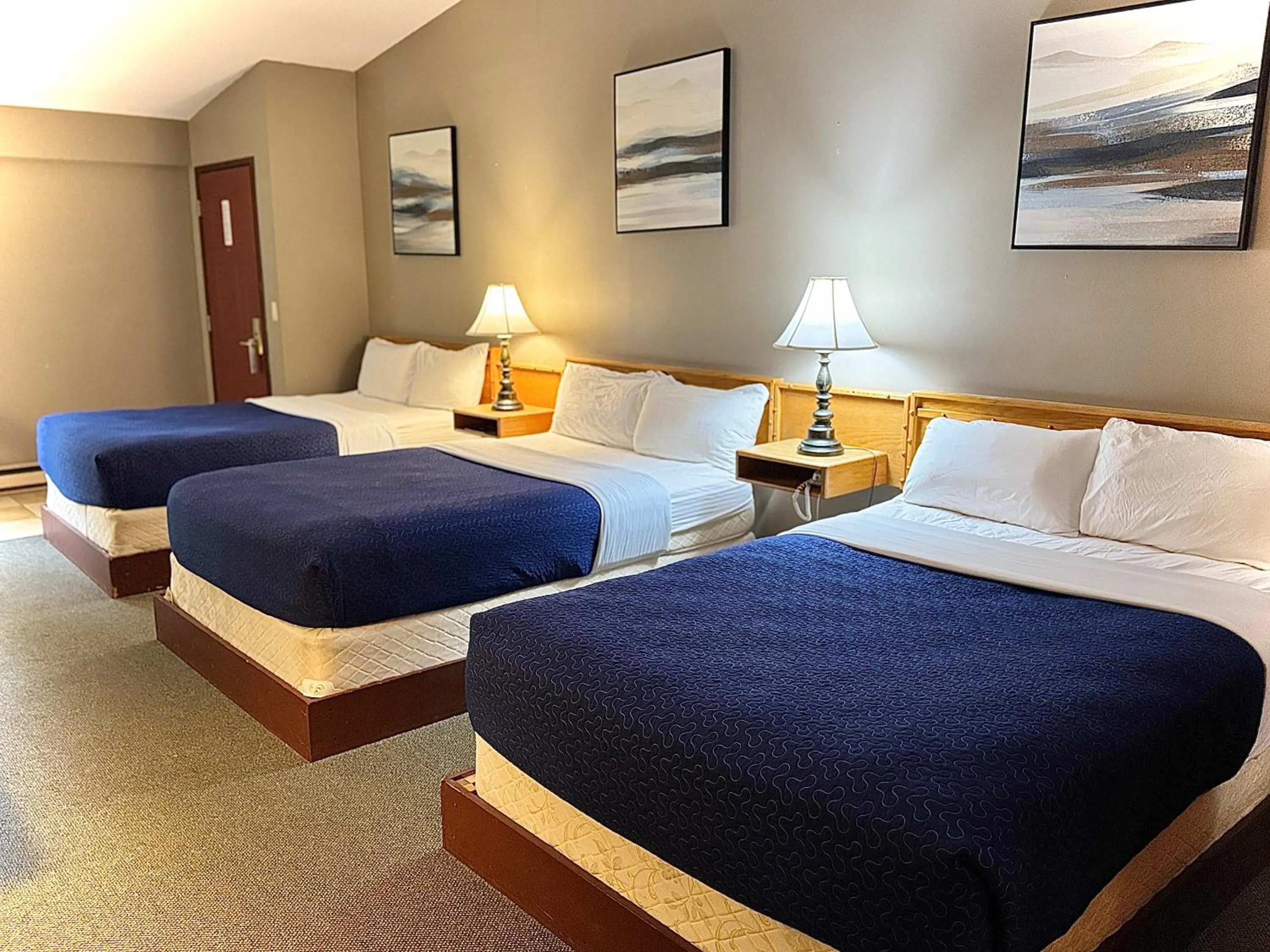 Bed in Sunshine Lodge Inn