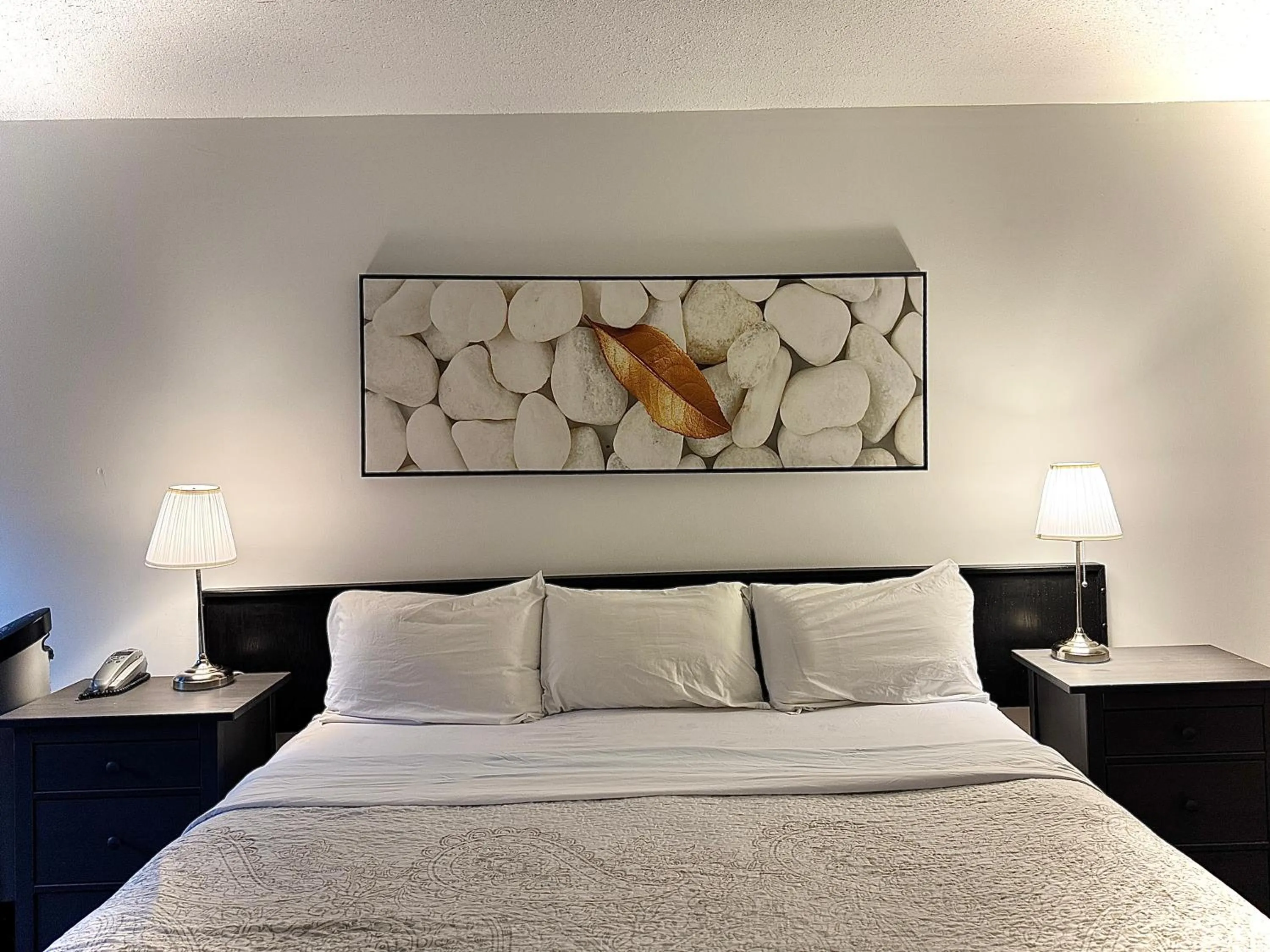 Bedroom, Bed in Sunshine Lodge Inn