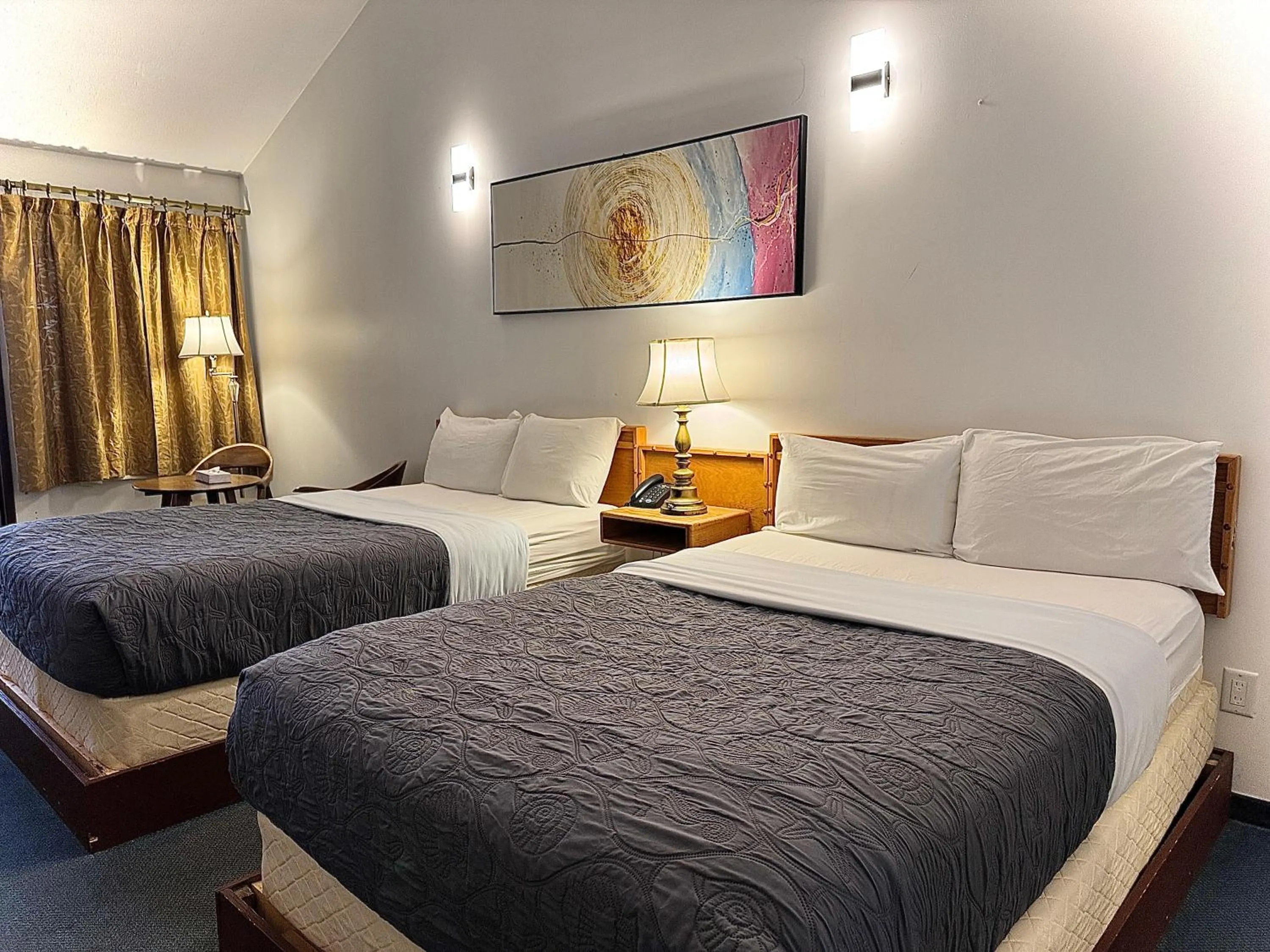 Bedroom, Bed in Sunshine Lodge Inn